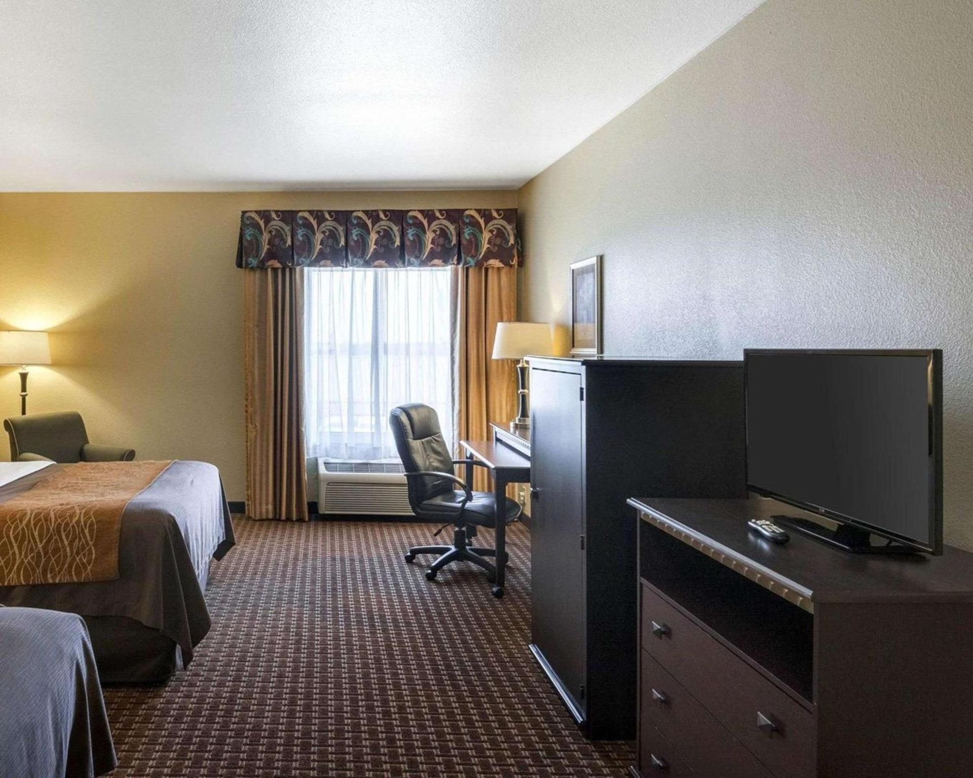 Comfort Inn & Suites Regional Medical Center photo 15