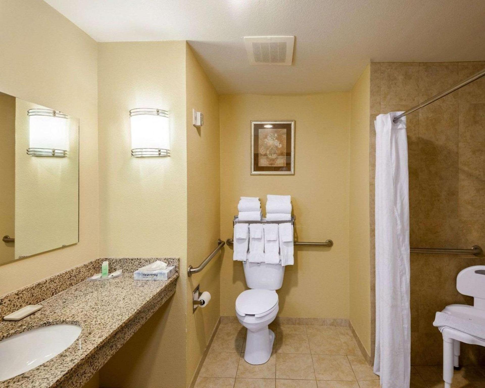 Comfort Inn & Suites Regional Medical Center photo 16