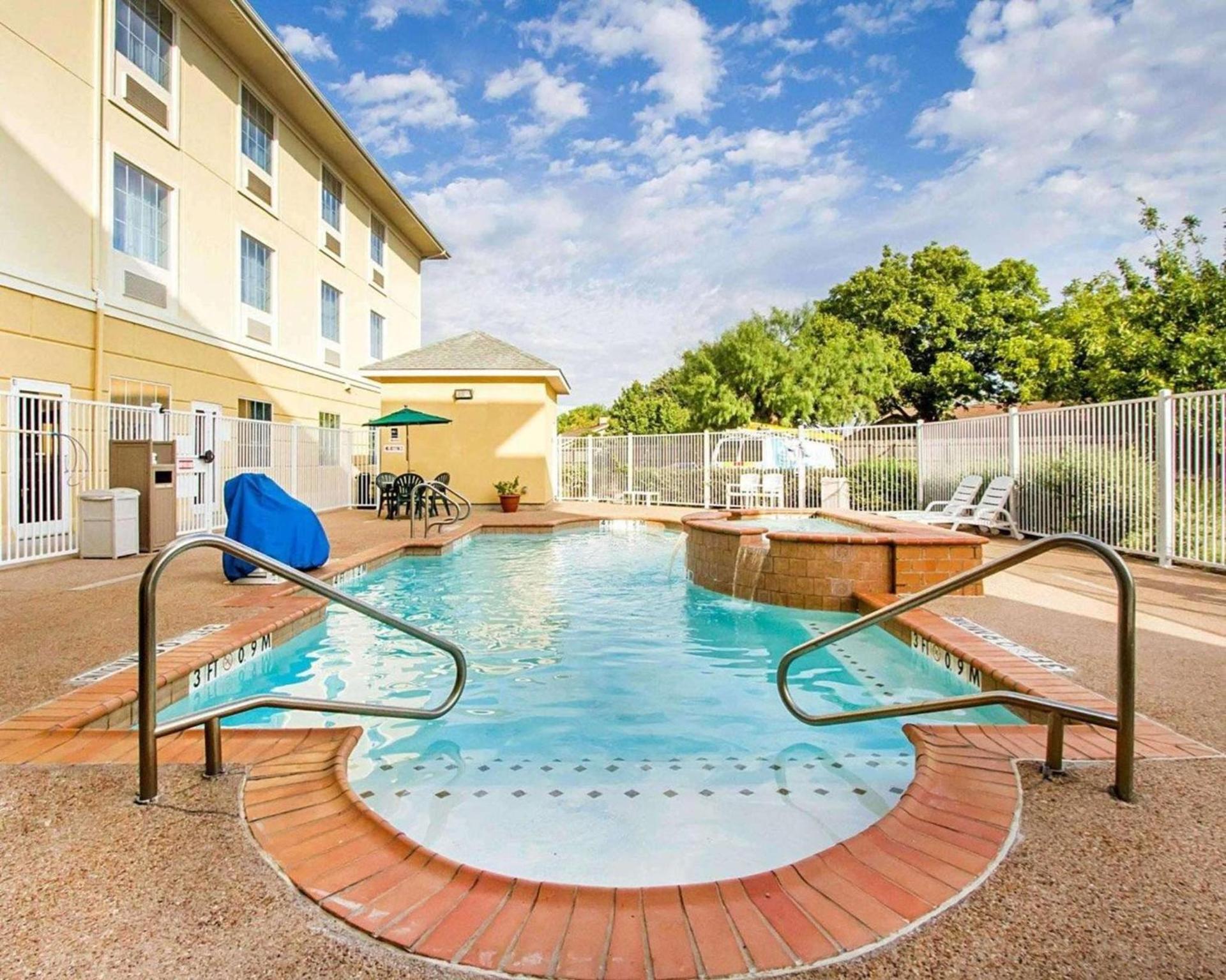 Comfort Suites Abilene Central photo 19