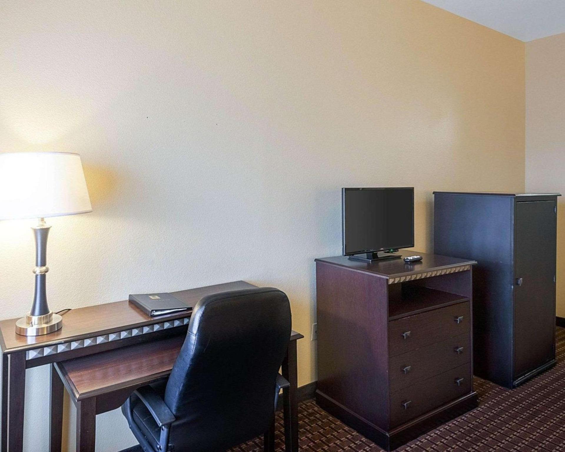 Comfort Inn & Suites Regional Medical Center photo 14
