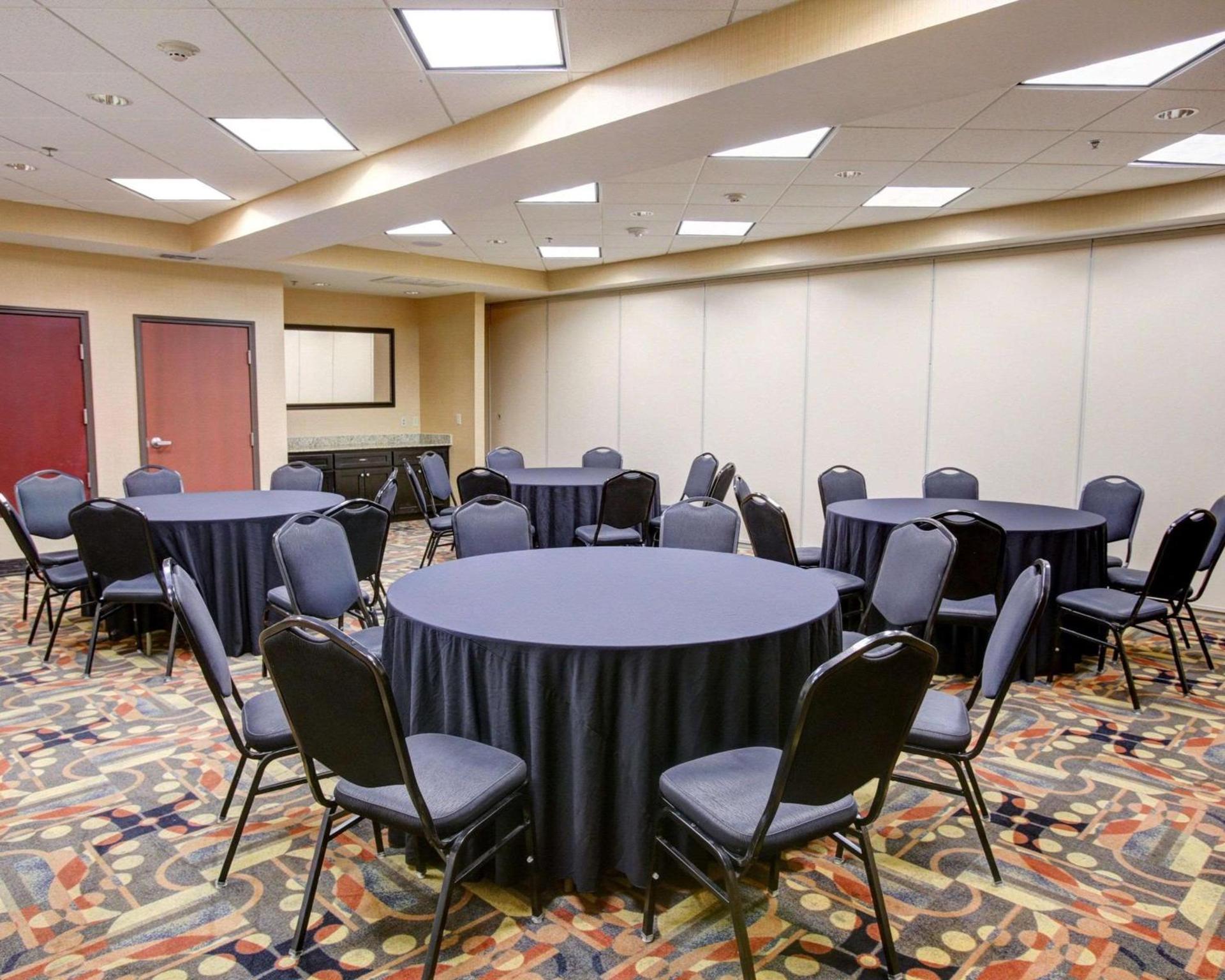 Comfort Suites Buda - Austin South photo 28