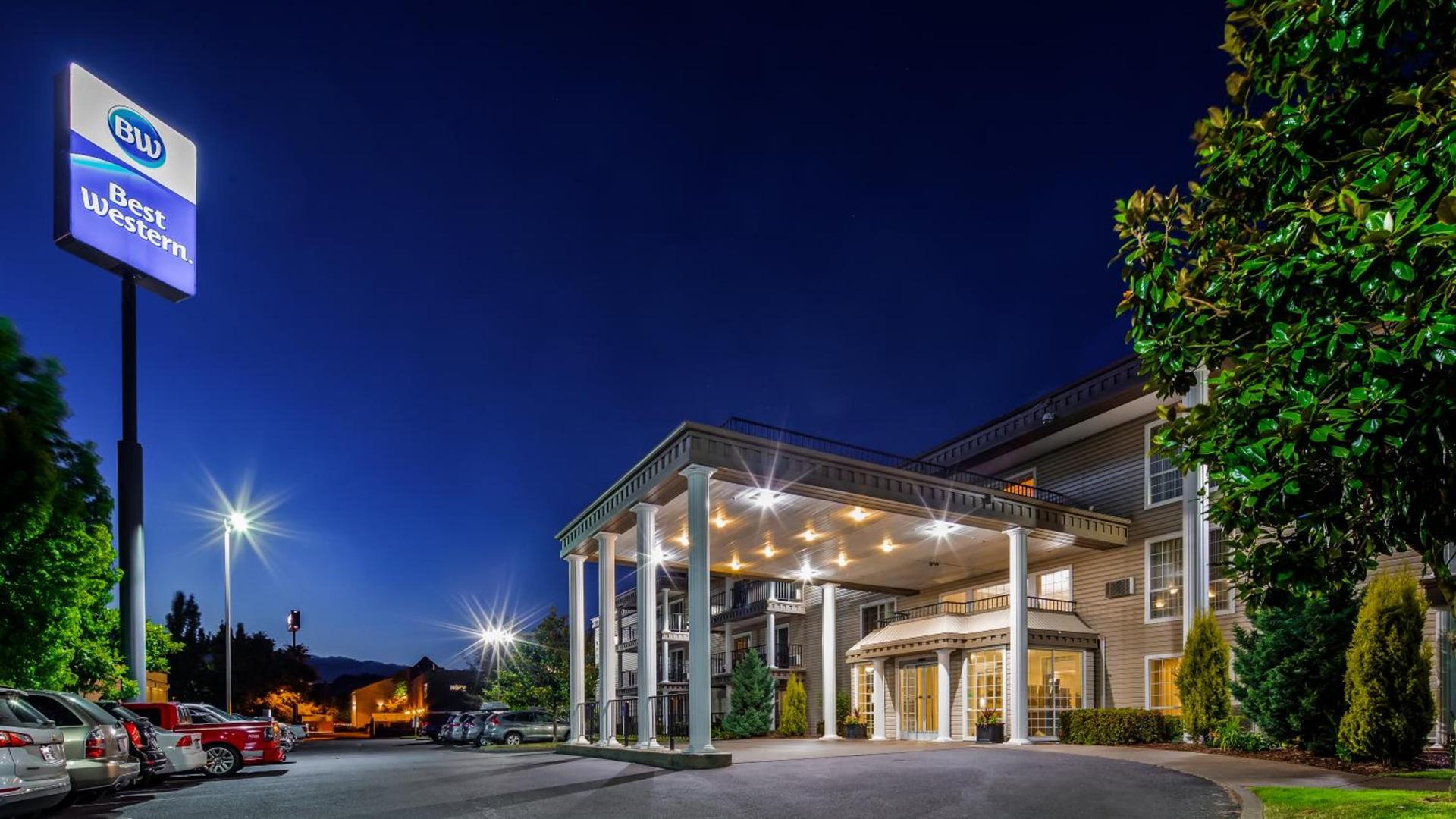 Best Western Plus Grand Manor Inn photo 33