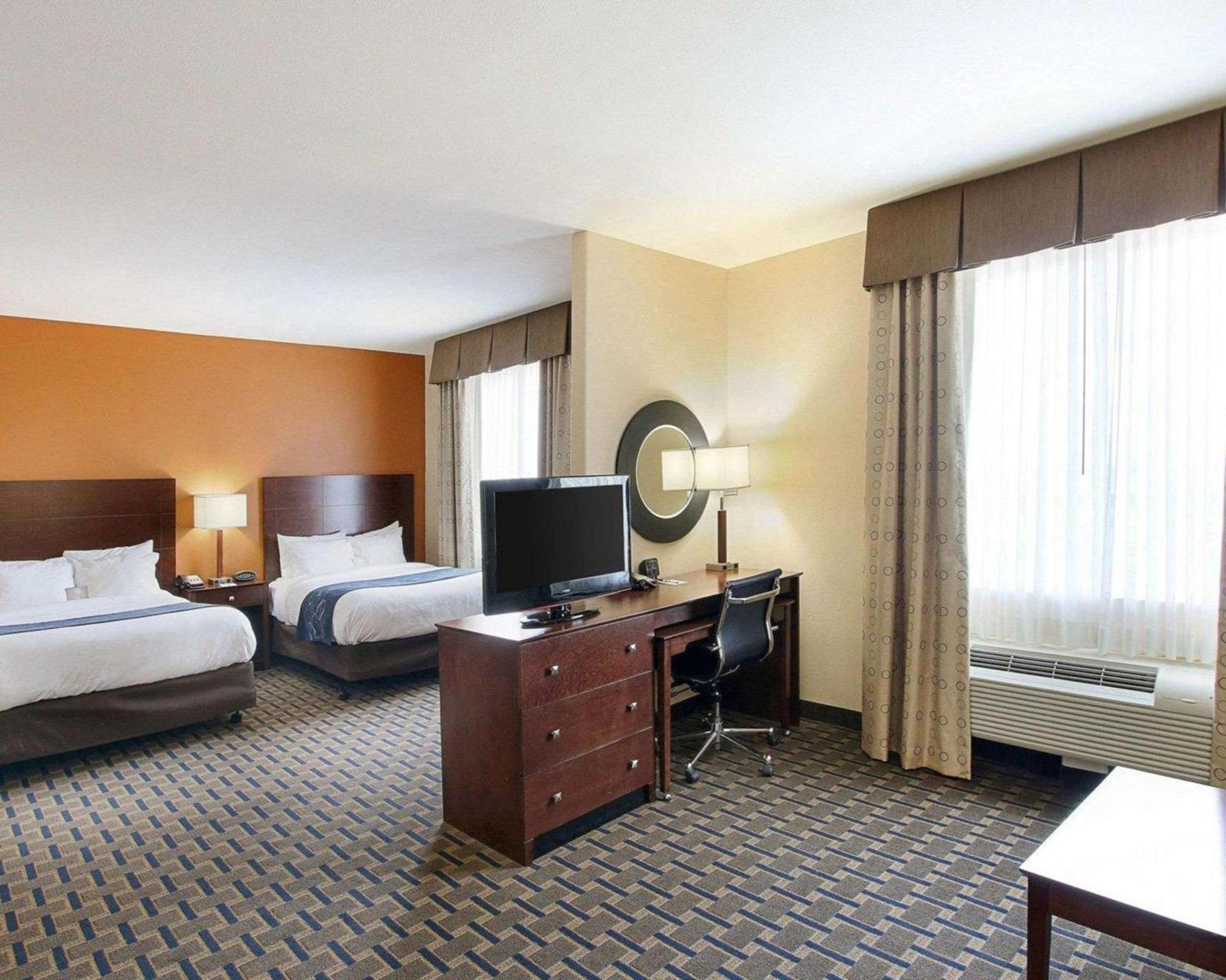 Comfort Suites Waxahachie - Dallas photo 8