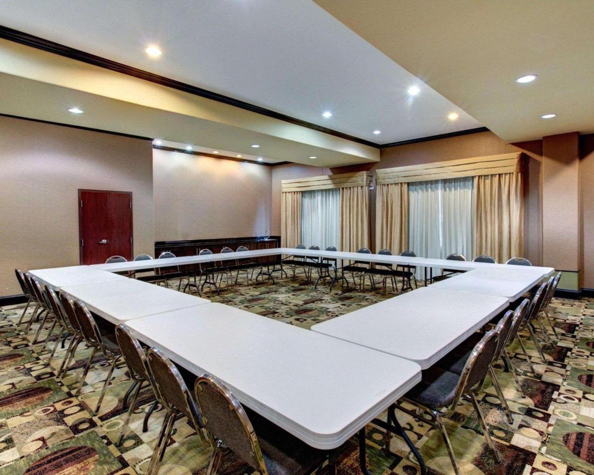 Comfort Suites Waxahachie - Dallas photo 27
