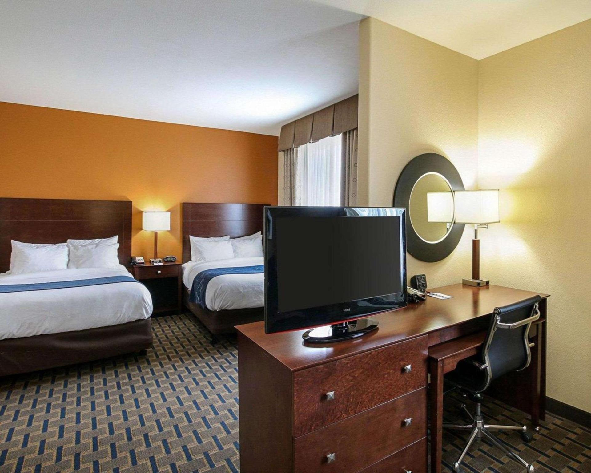 Comfort Suites Waxahachie - Dallas photo 15