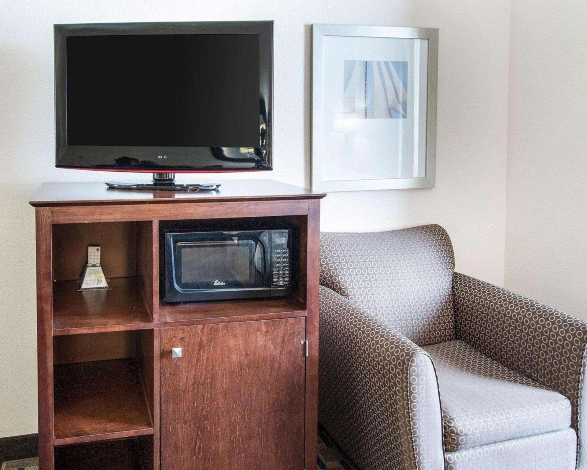 Comfort Suites Waxahachie - Dallas photo 9