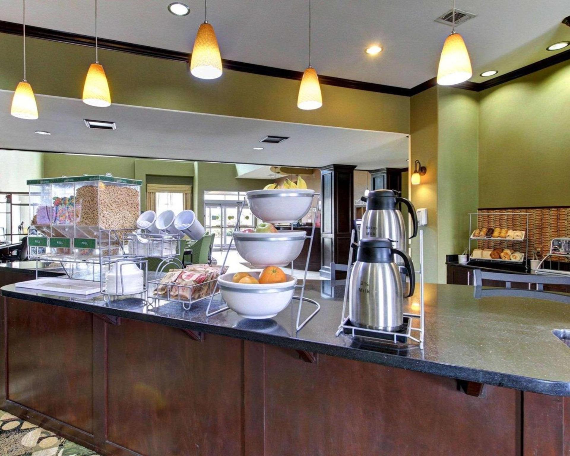 Comfort Suites Waxahachie - Dallas photo 29