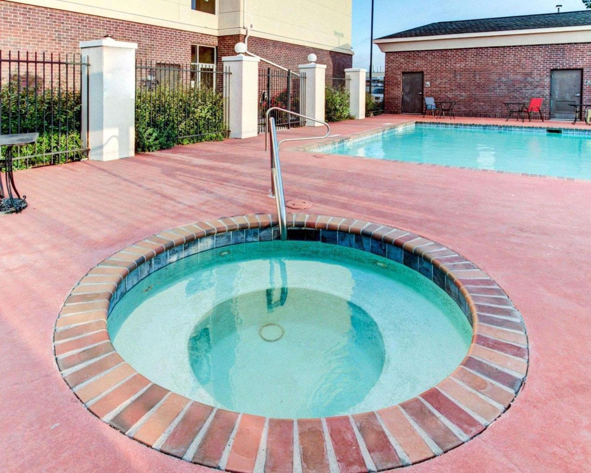 Comfort Suites Waxahachie - Dallas photo 22