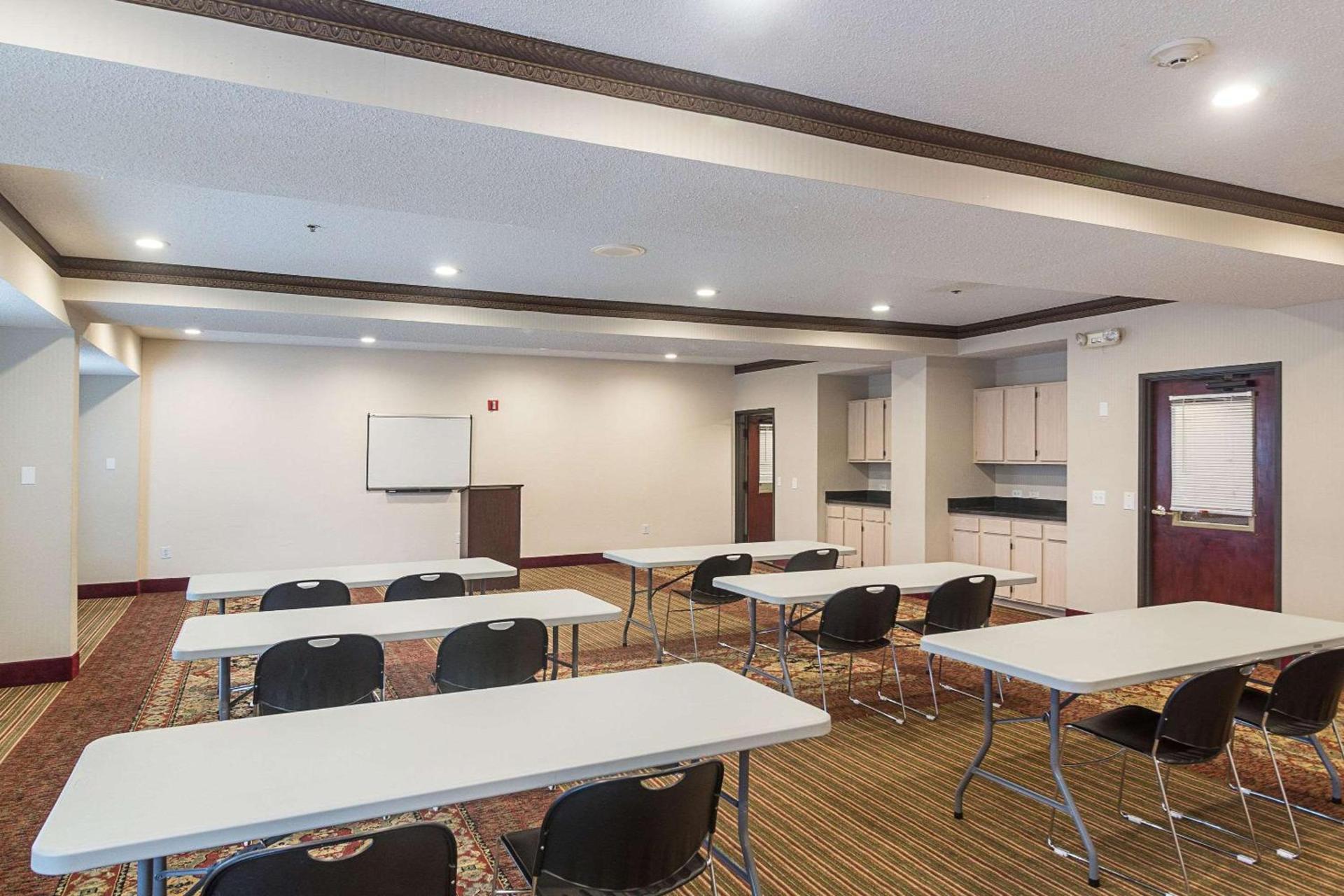 Quality Inn & Suites West Chase photo 18