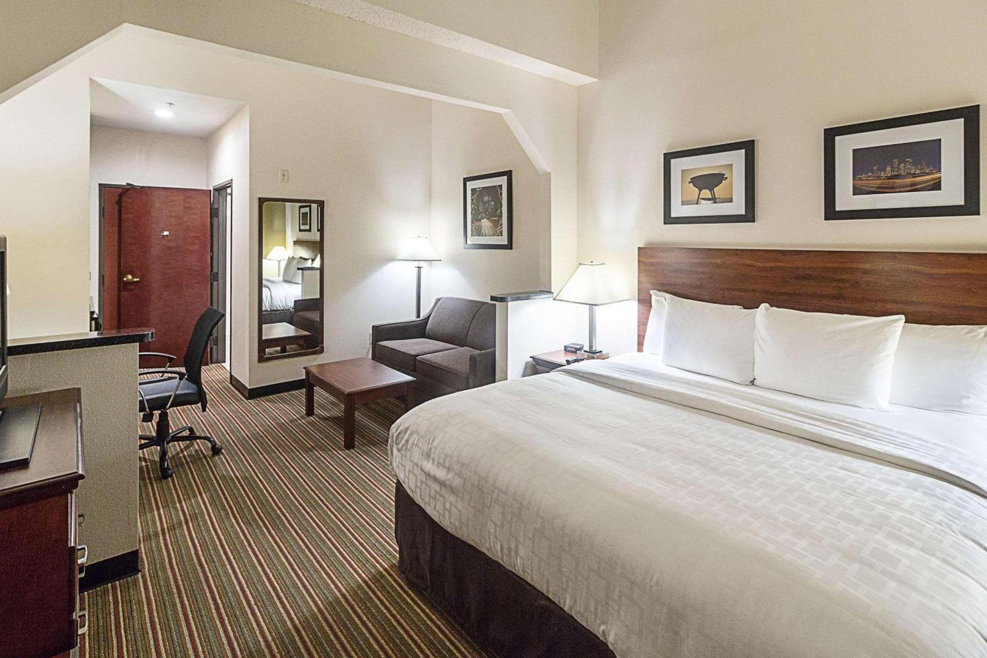 Quality Inn & Suites West Chase photo 19