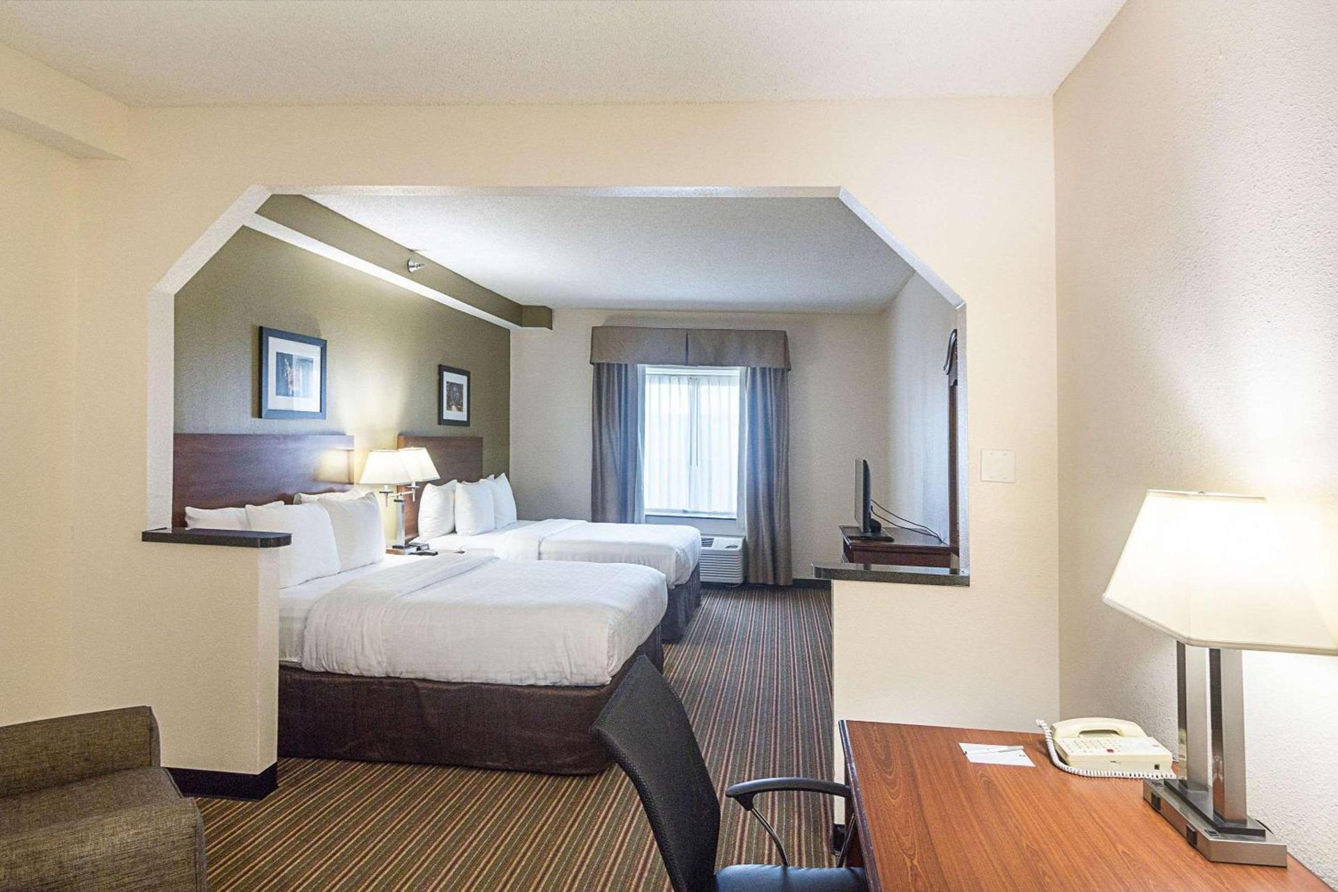 Quality Inn & Suites West Chase photo 14