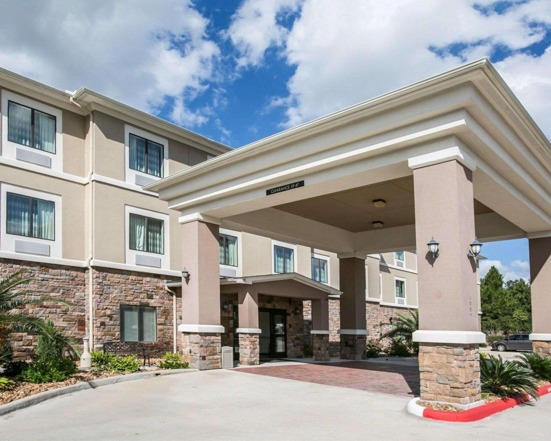 Restwell Inn & Suites I-45 North photo 2