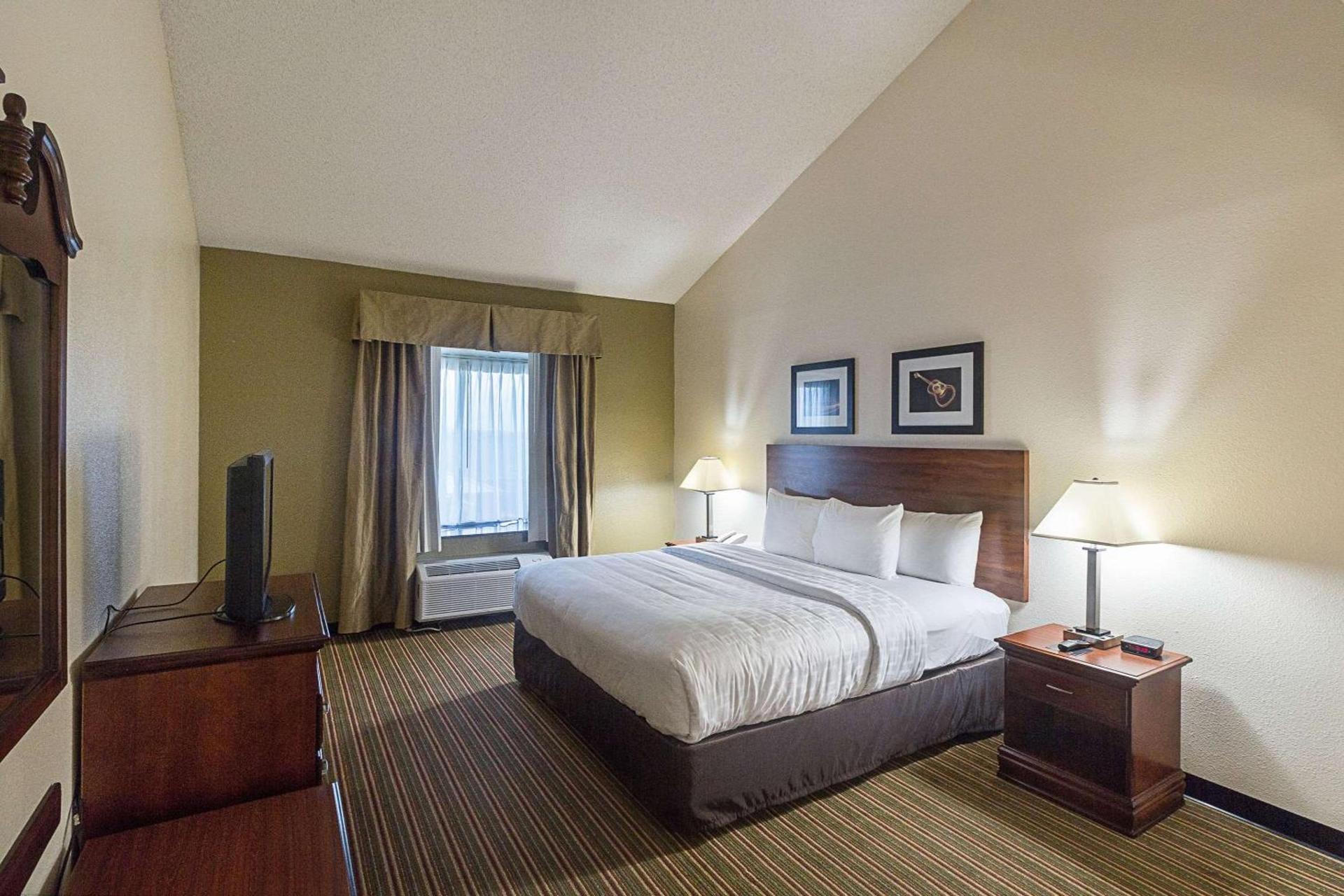 Quality Inn & Suites West Chase photo 24