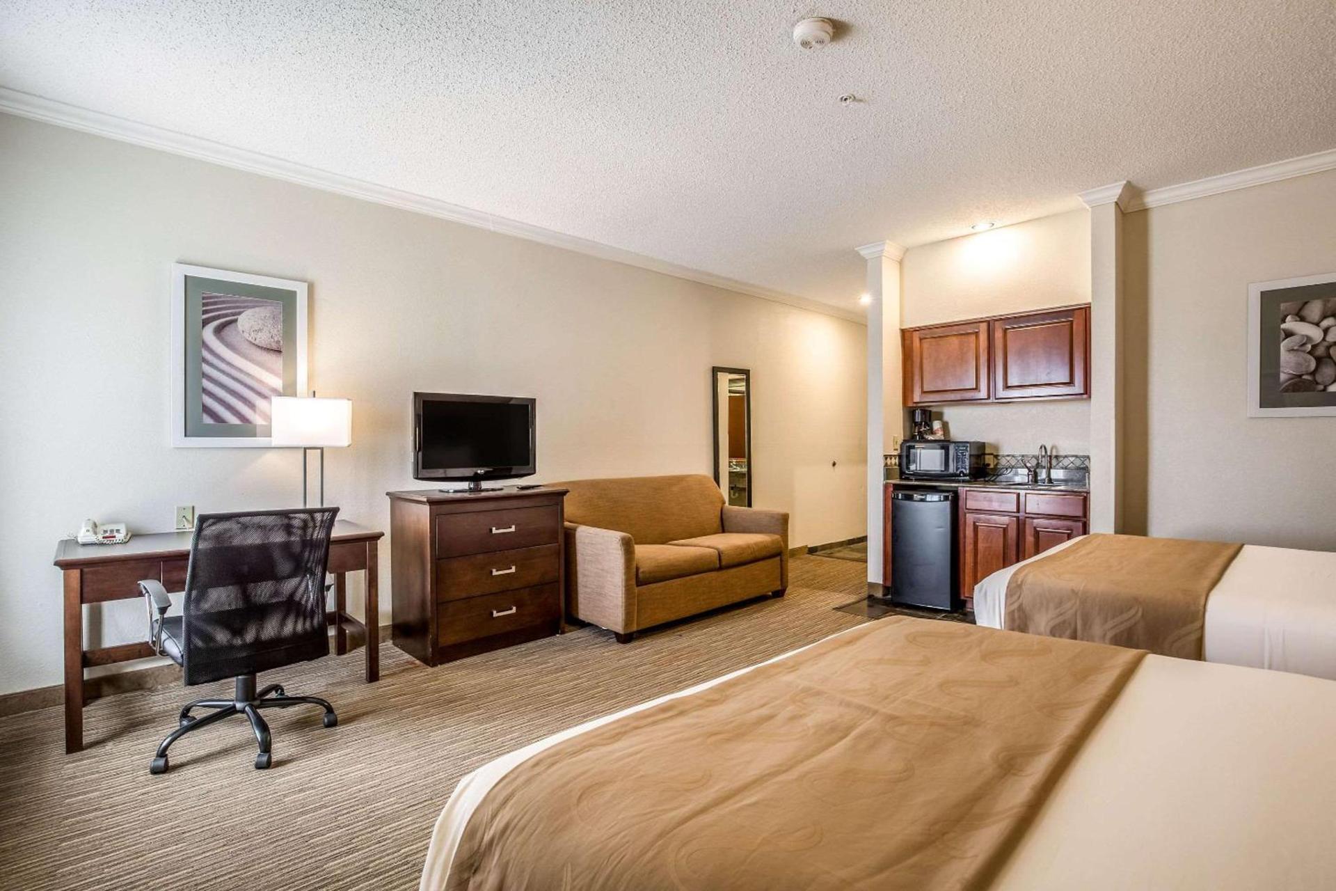Quality Inn & Suites Seabrook- NASA- Kemah photo 12