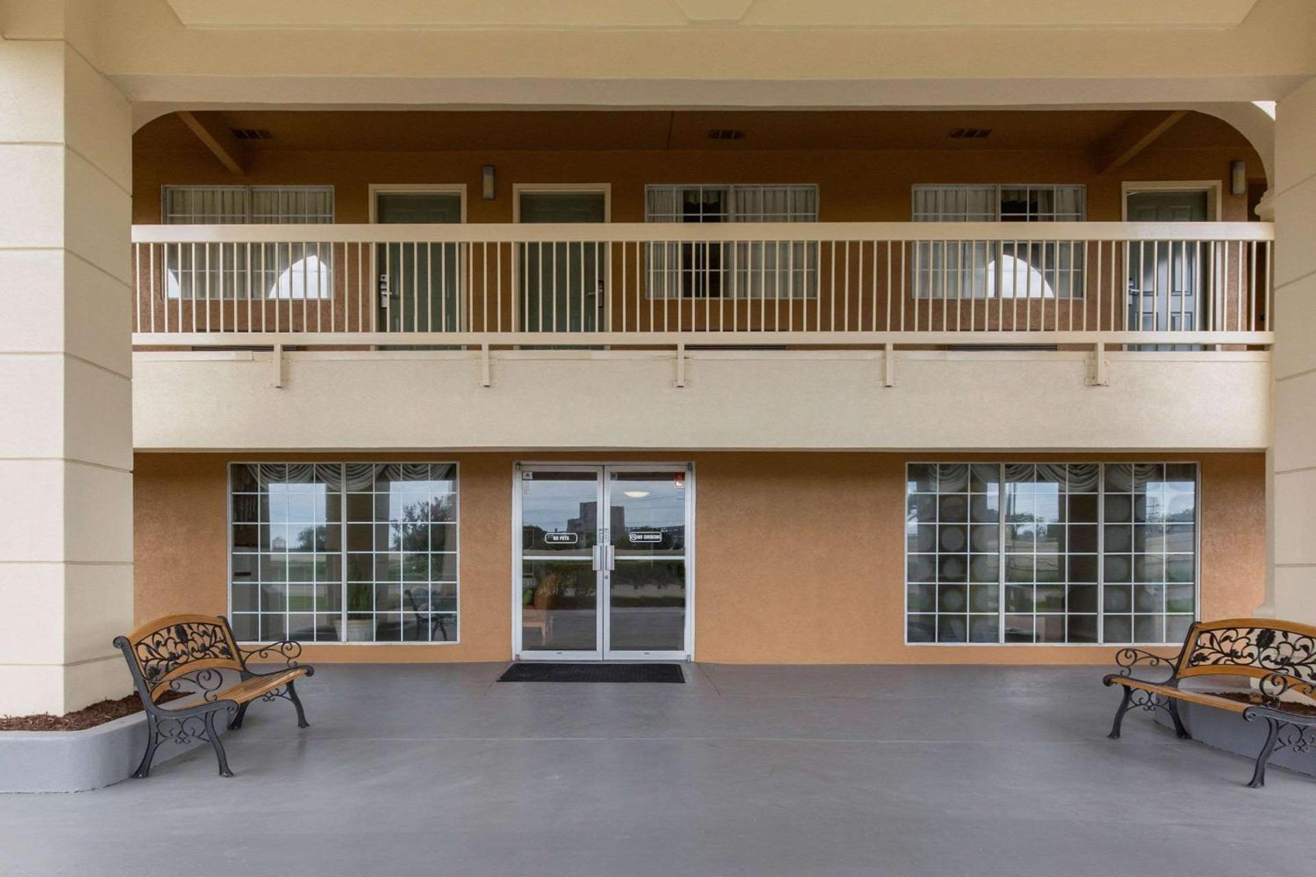 Quality Inn Clute Freeport photo 9