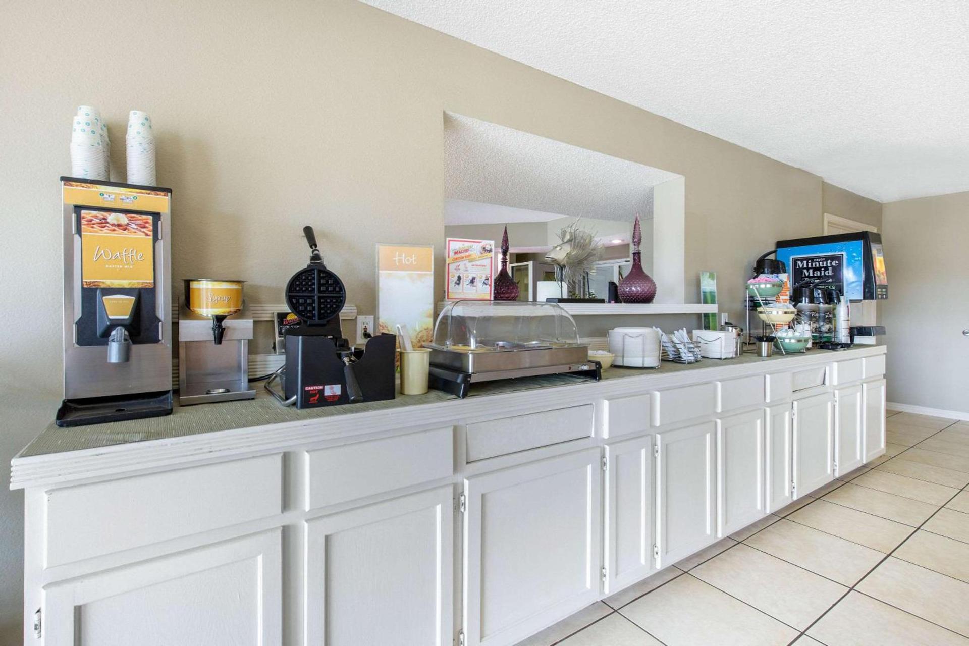Quality Inn Clute Freeport photo 15