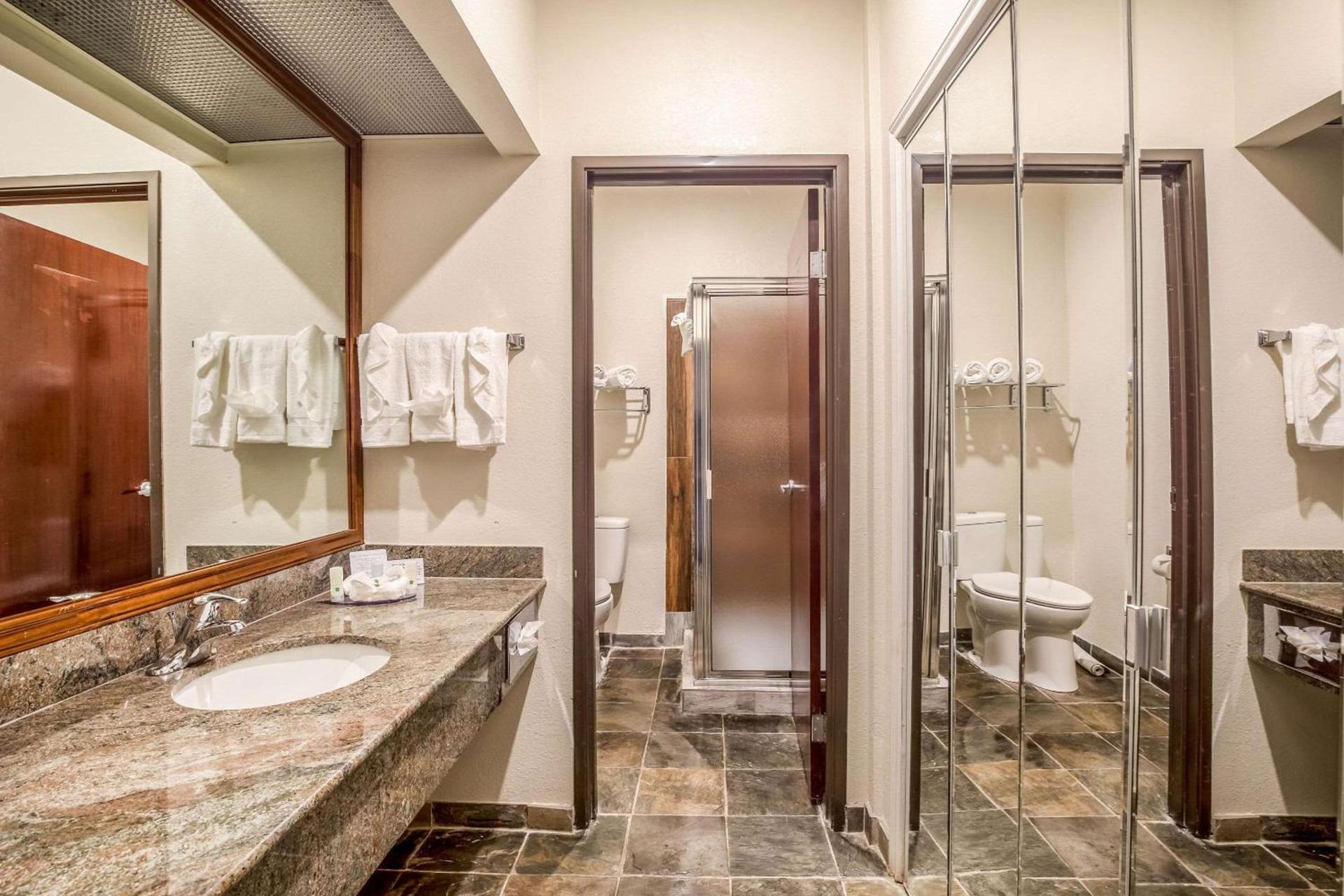 Quality Inn & Suites Seabrook- NASA- Kemah photo 13