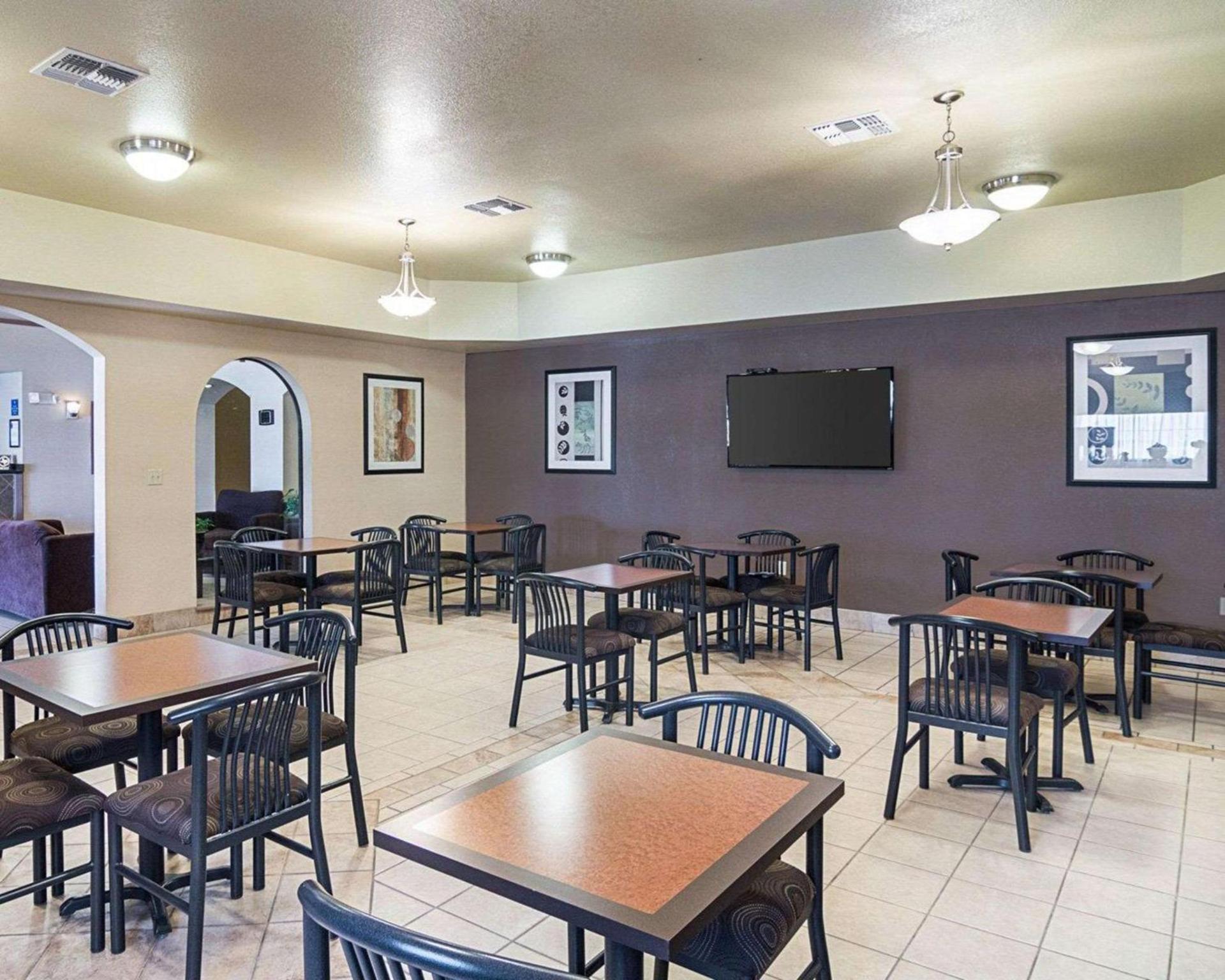 Comfort Inn I-20 Midland Stanton photo 5