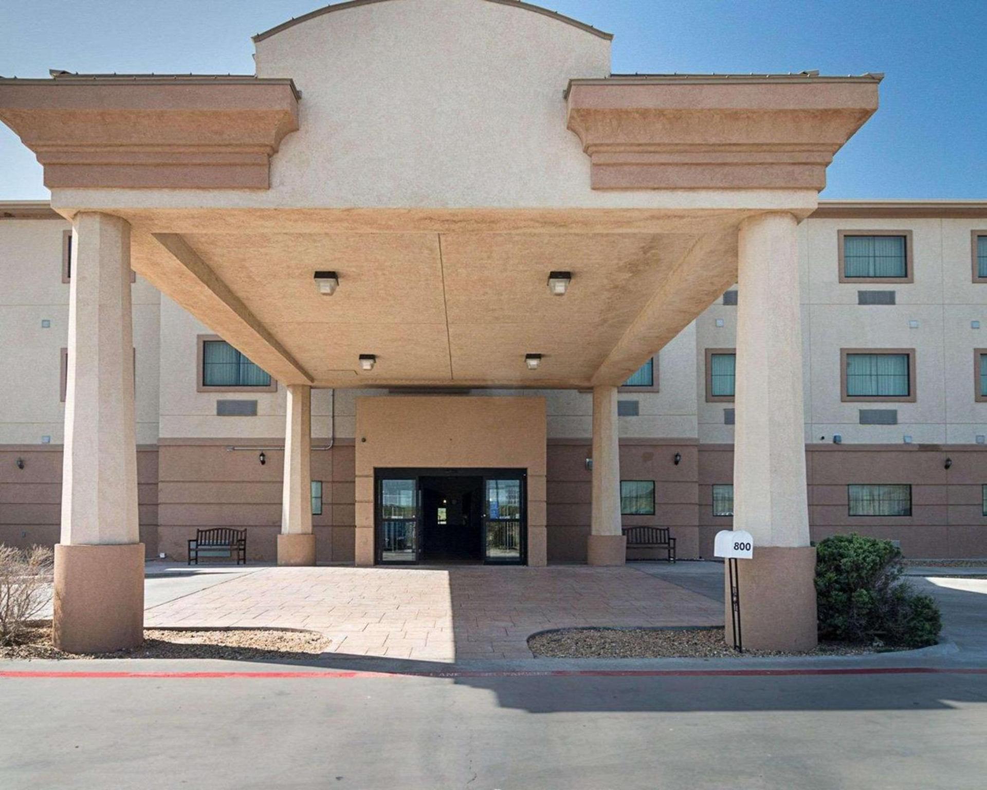 Comfort Inn I-20 Midland Stanton photo 9