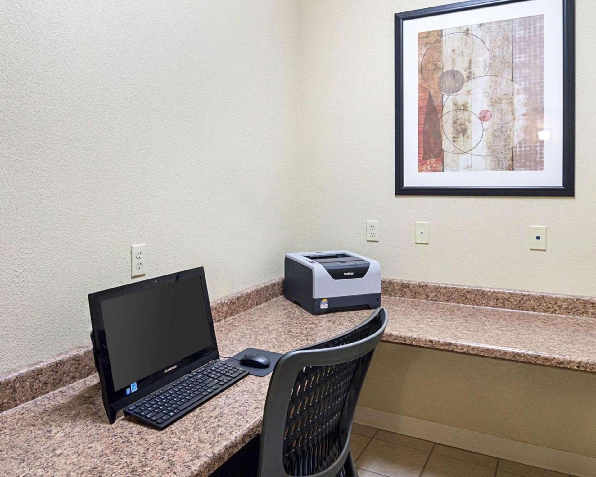 Comfort Inn I-20 Midland Stanton photo 12