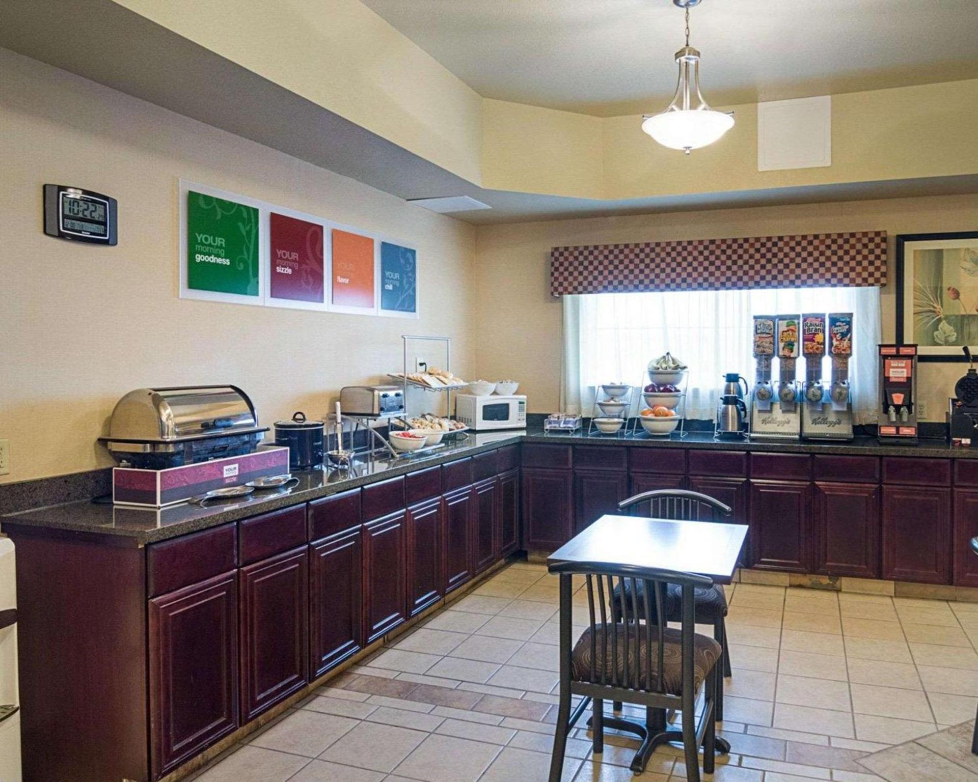 Comfort Inn I-20 Midland Stanton photo 15