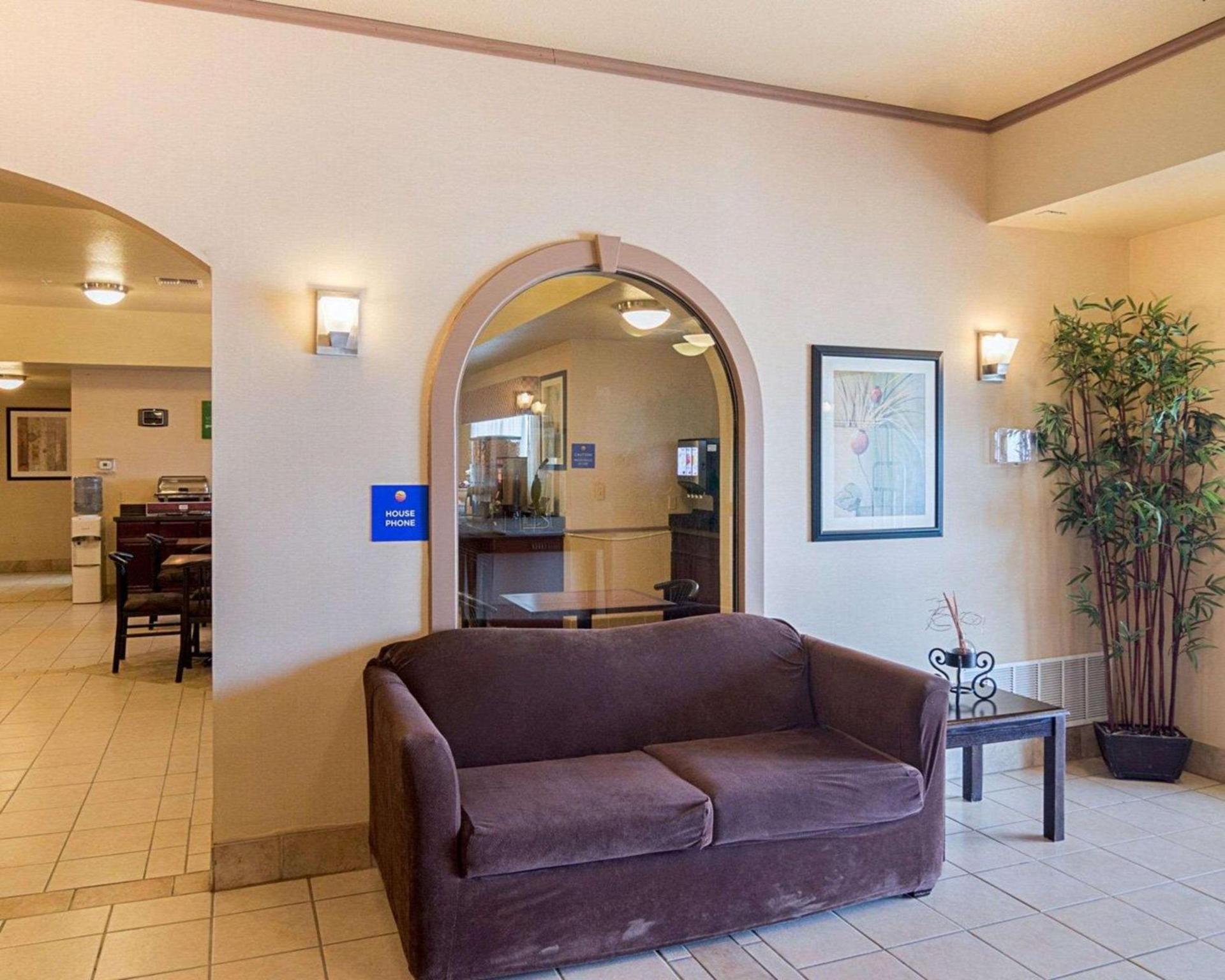 Comfort Inn I-20 Midland Stanton photo 19