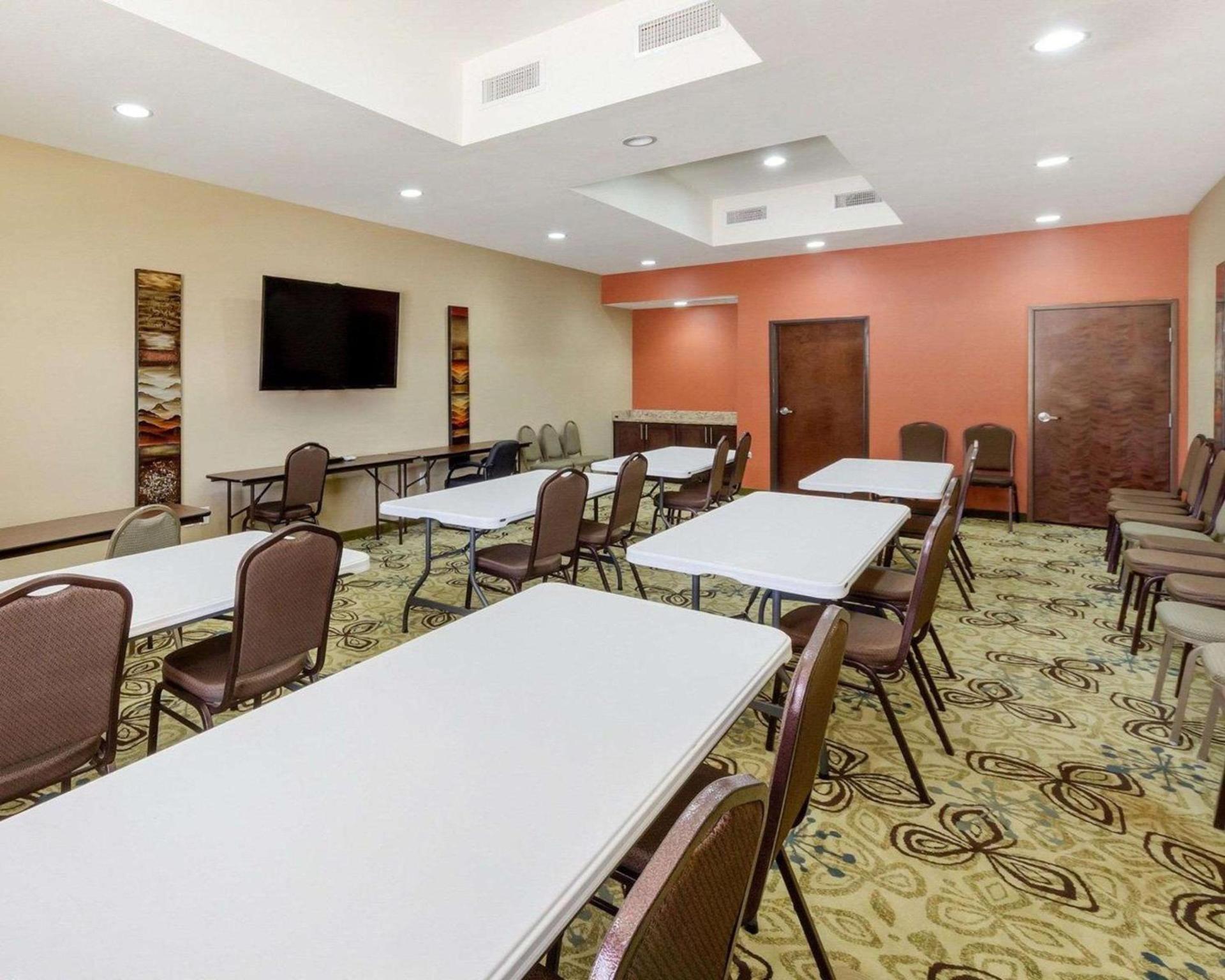 Comfort Suites Cotulla near I-35 photo 18
