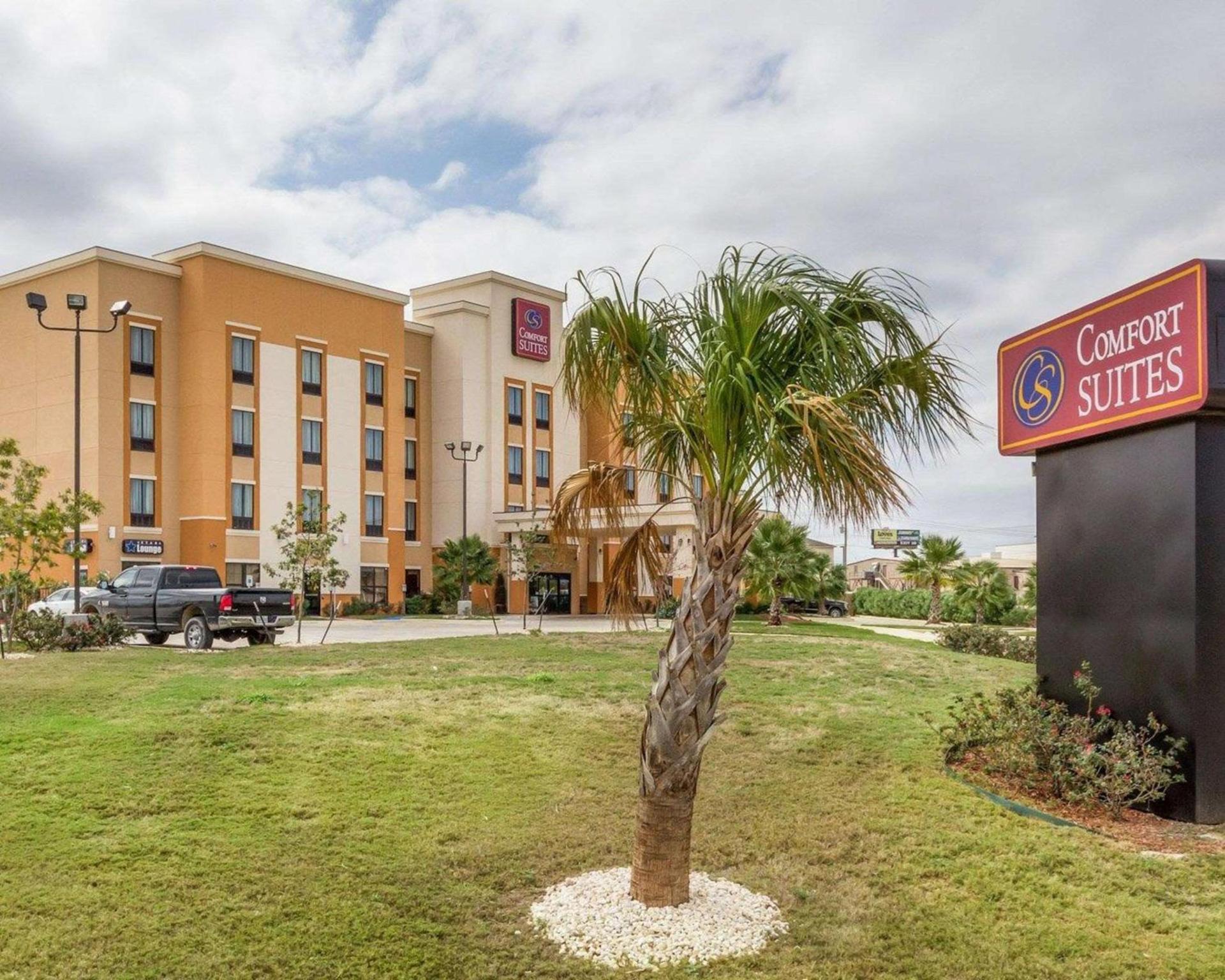 Comfort Suites Cotulla near I-35 photo 2
