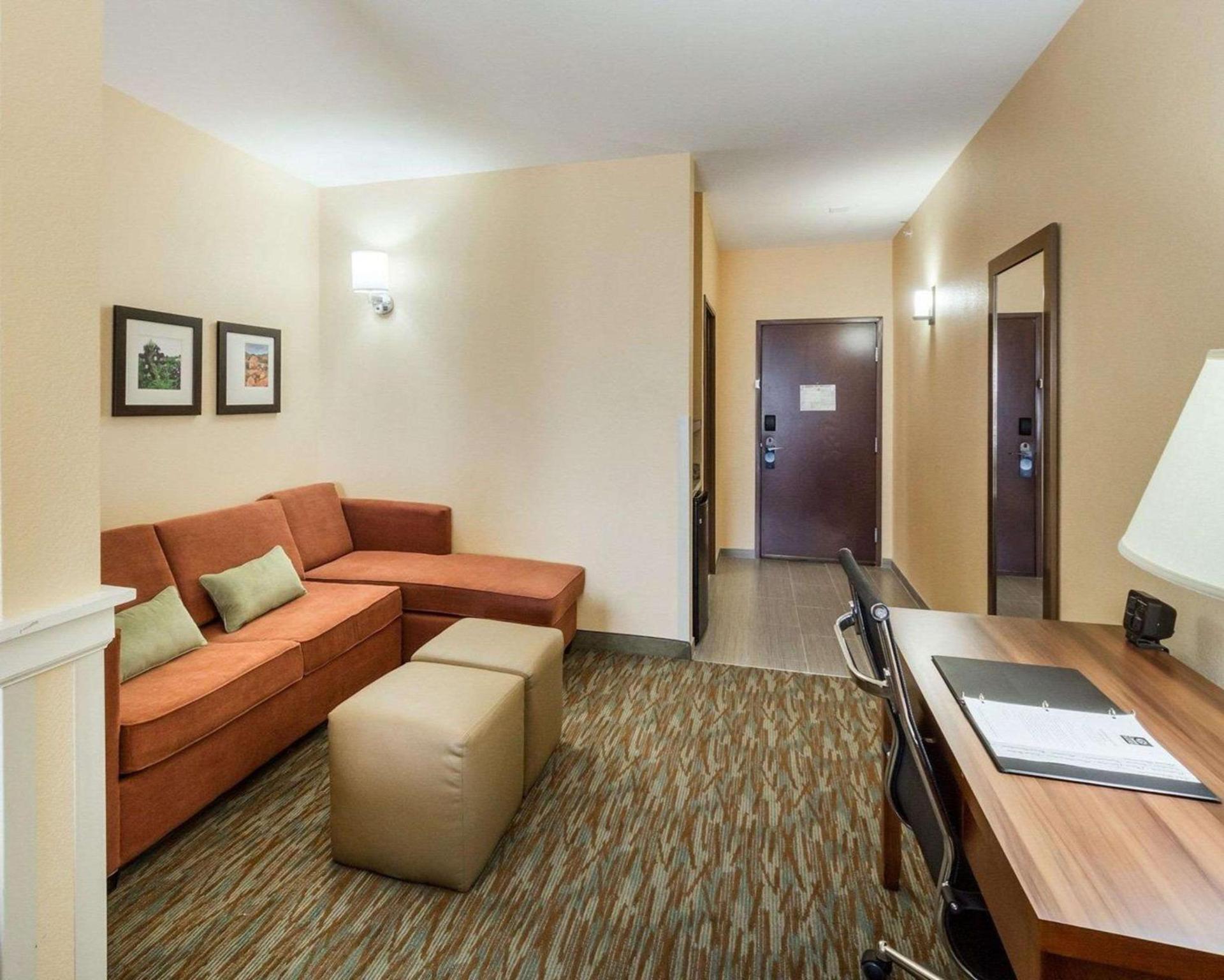 Comfort Suites Cotulla near I-35 photo 25