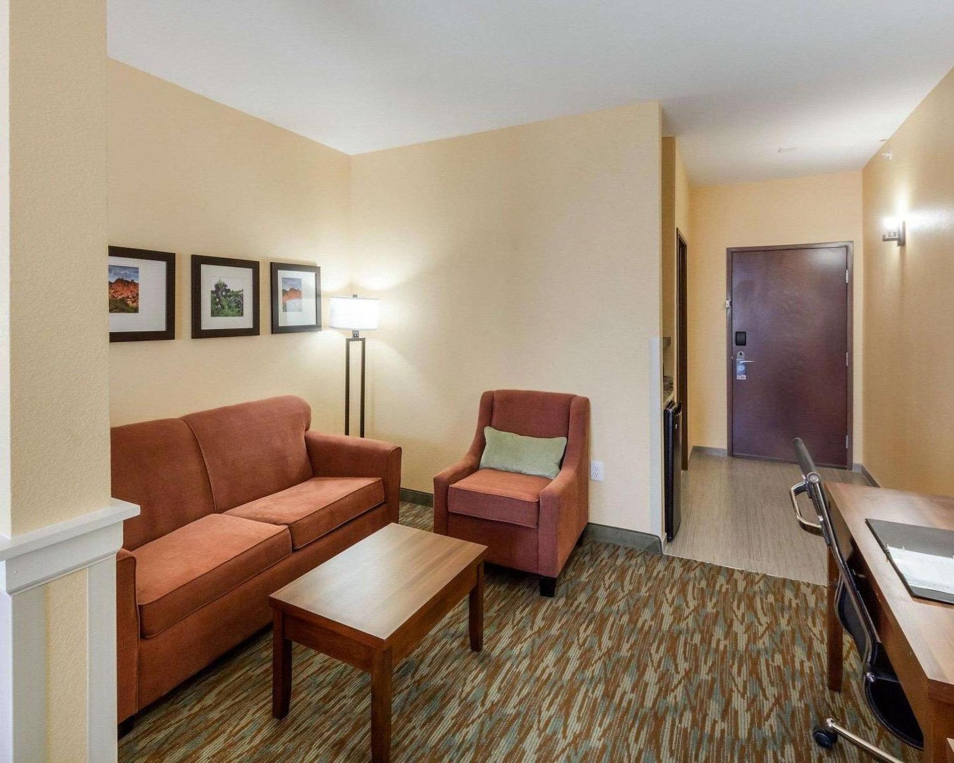 Comfort Suites Cotulla near I-35 photo 22