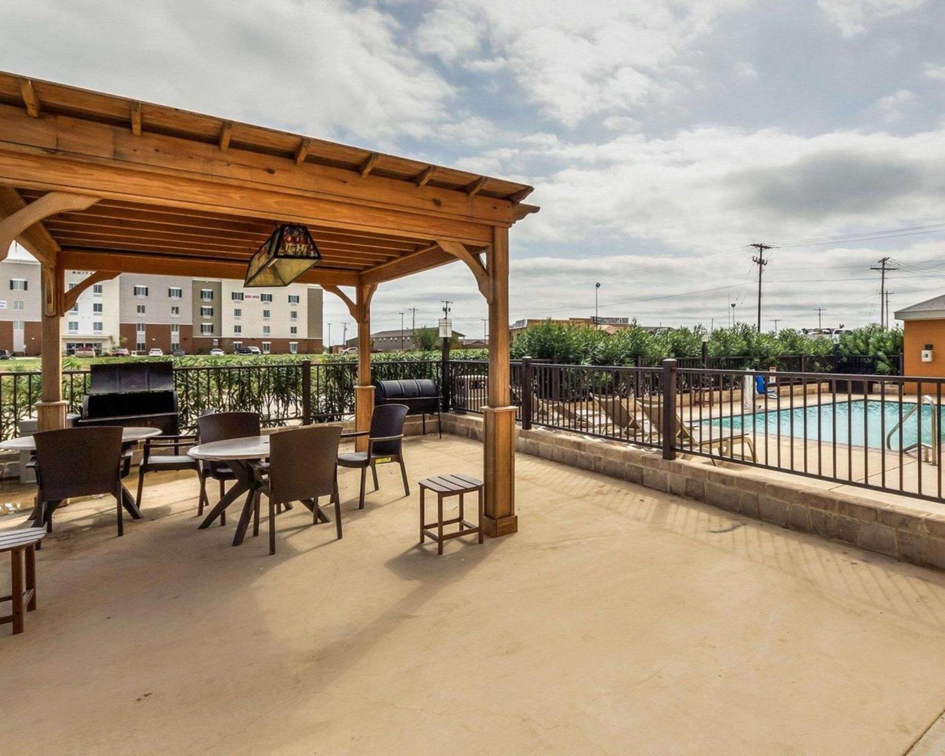 Comfort Suites Cotulla near I-35 photo 11