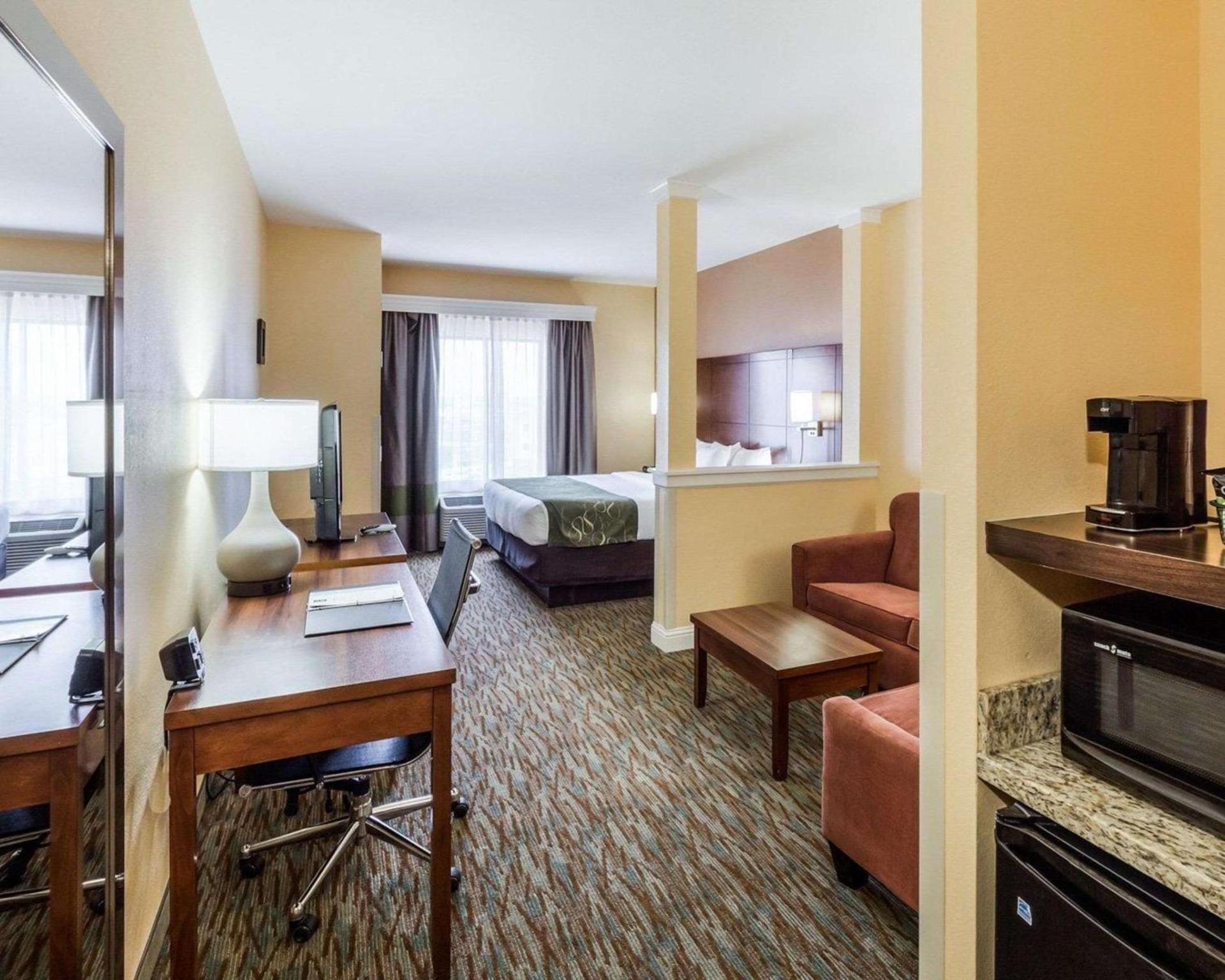 Comfort Suites Cotulla near I-35 photo 8