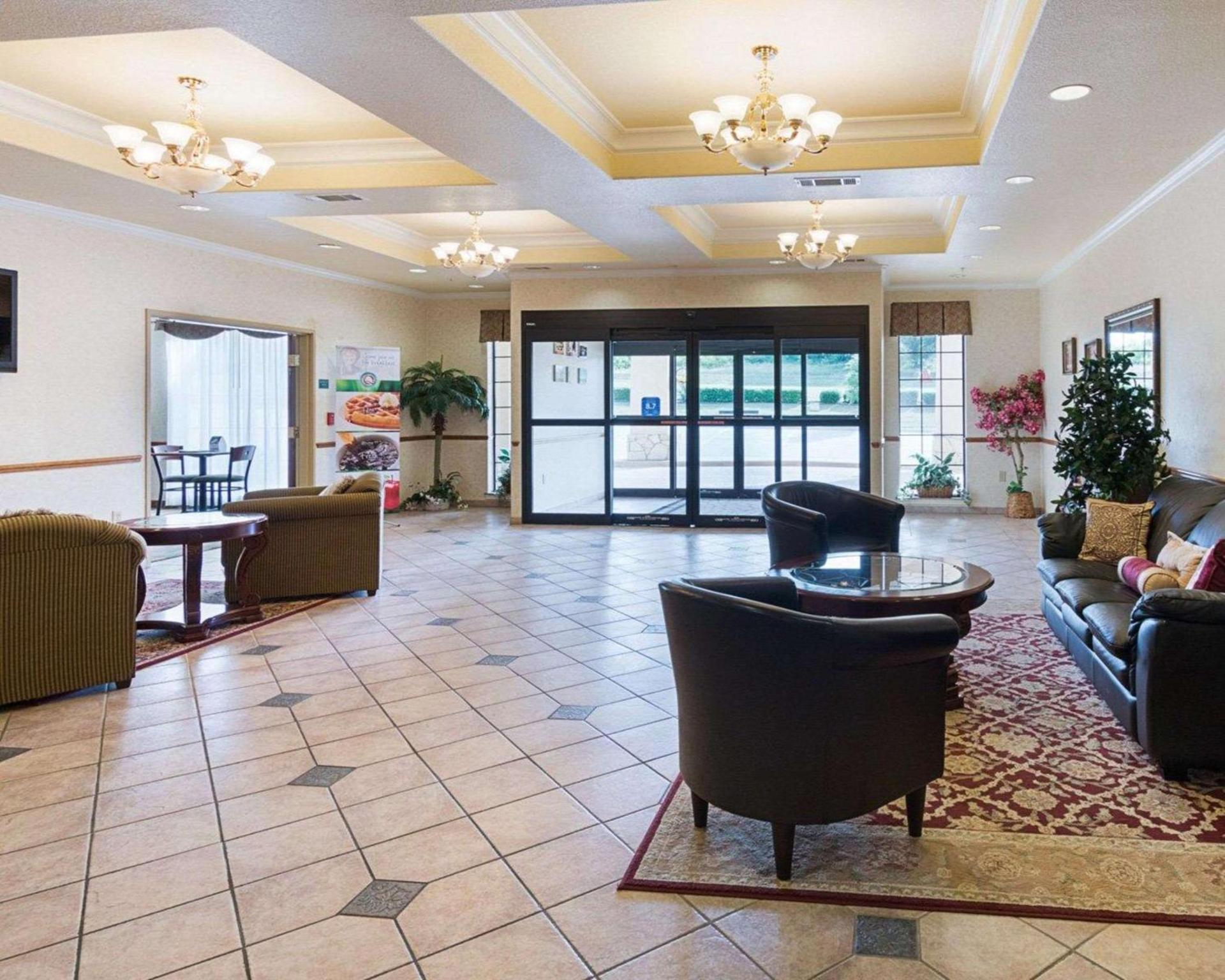 Quality Inn & Suites Glen Rose photo 2
