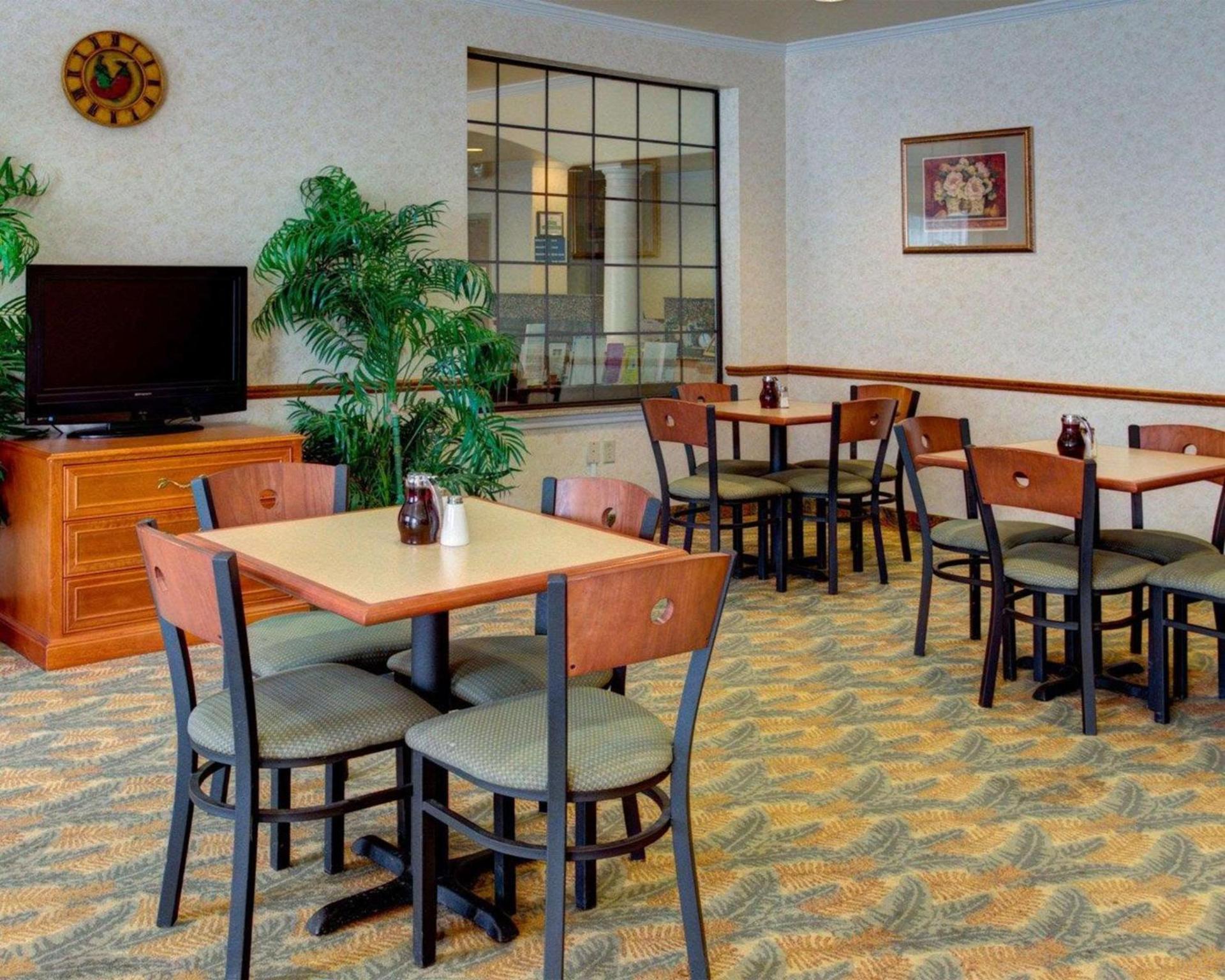 Quality Inn & Suites Glen Rose photo 24