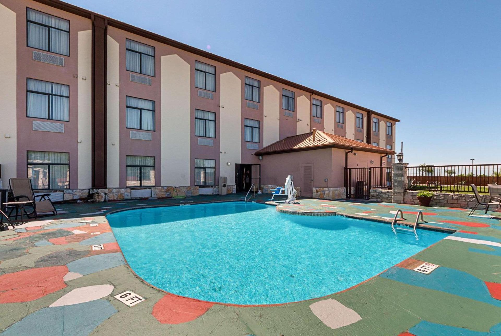 Quality Inn & Suites Buda photo 5