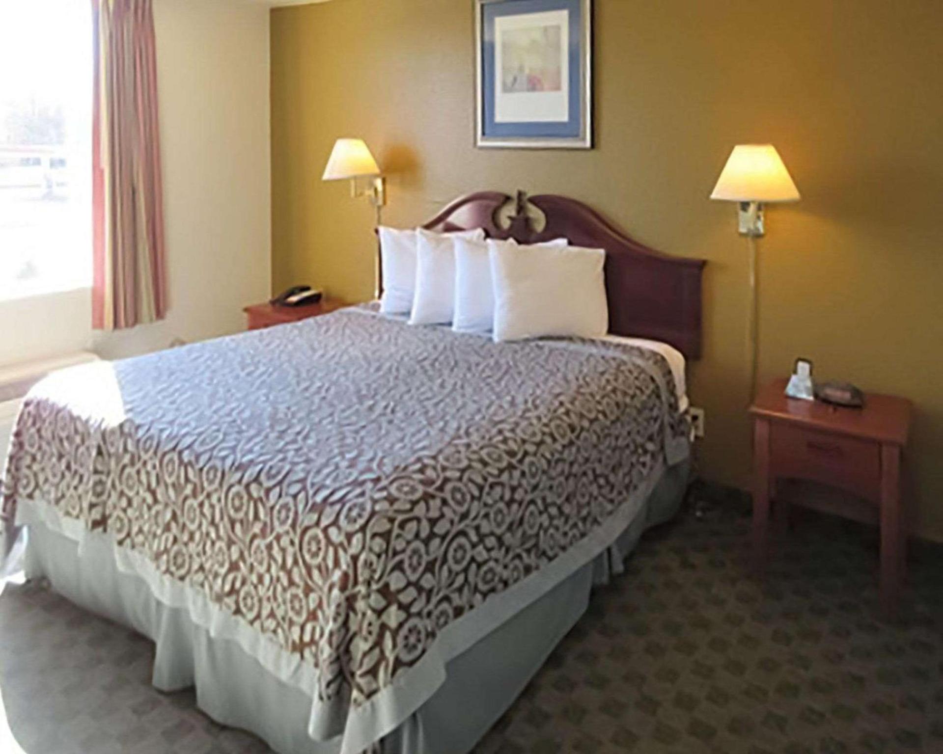 Rose City Inn & Suites photo 26