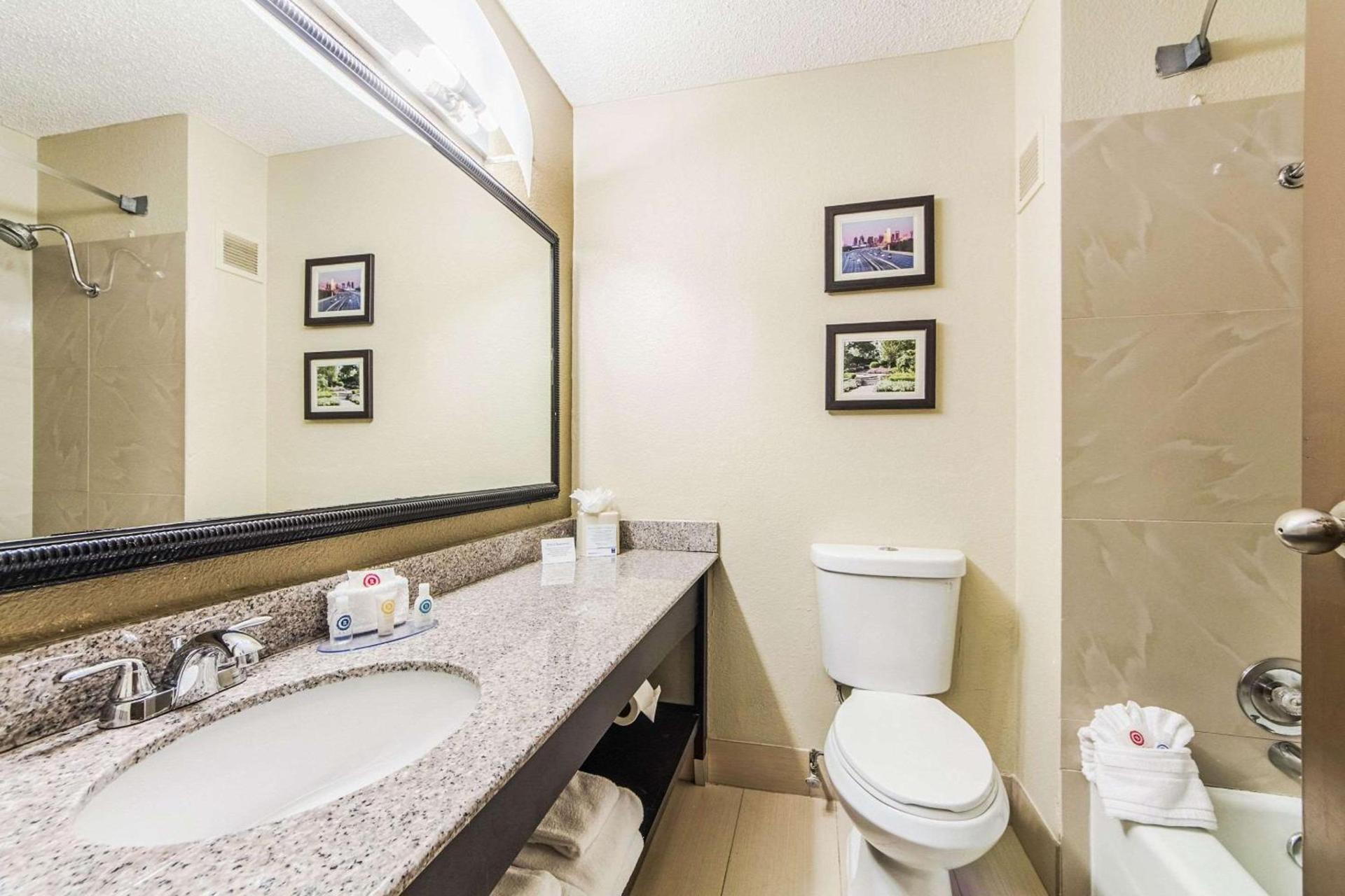 Comfort Inn Dallas Park Central photo 12