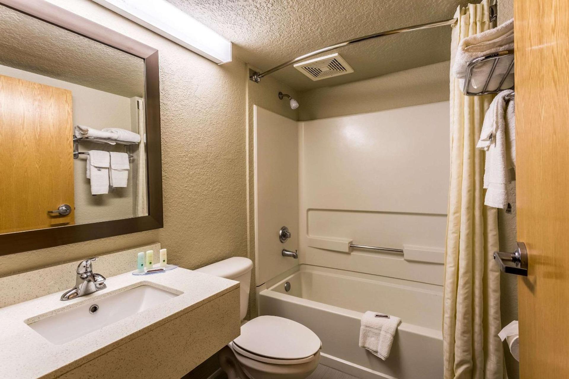 Quality Inn & Suites West El Paso I-10 photo 18