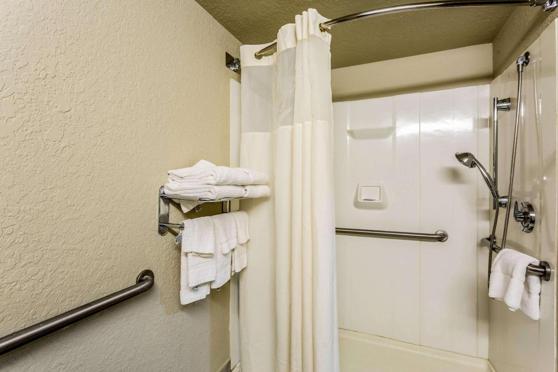 Quality Inn & Suites West El Paso I-10 photo 14