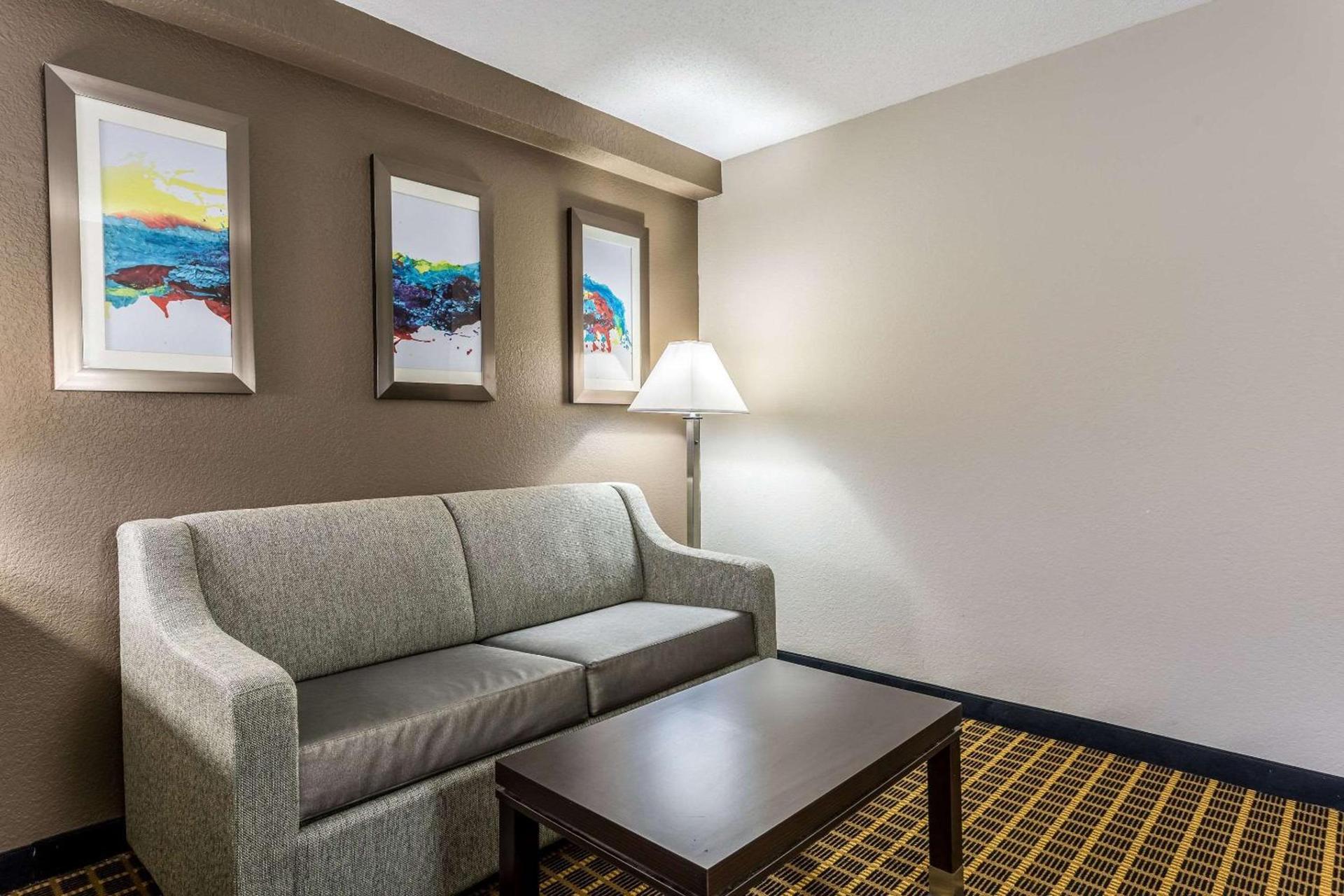 Quality Inn & Suites West El Paso I-10 photo 28