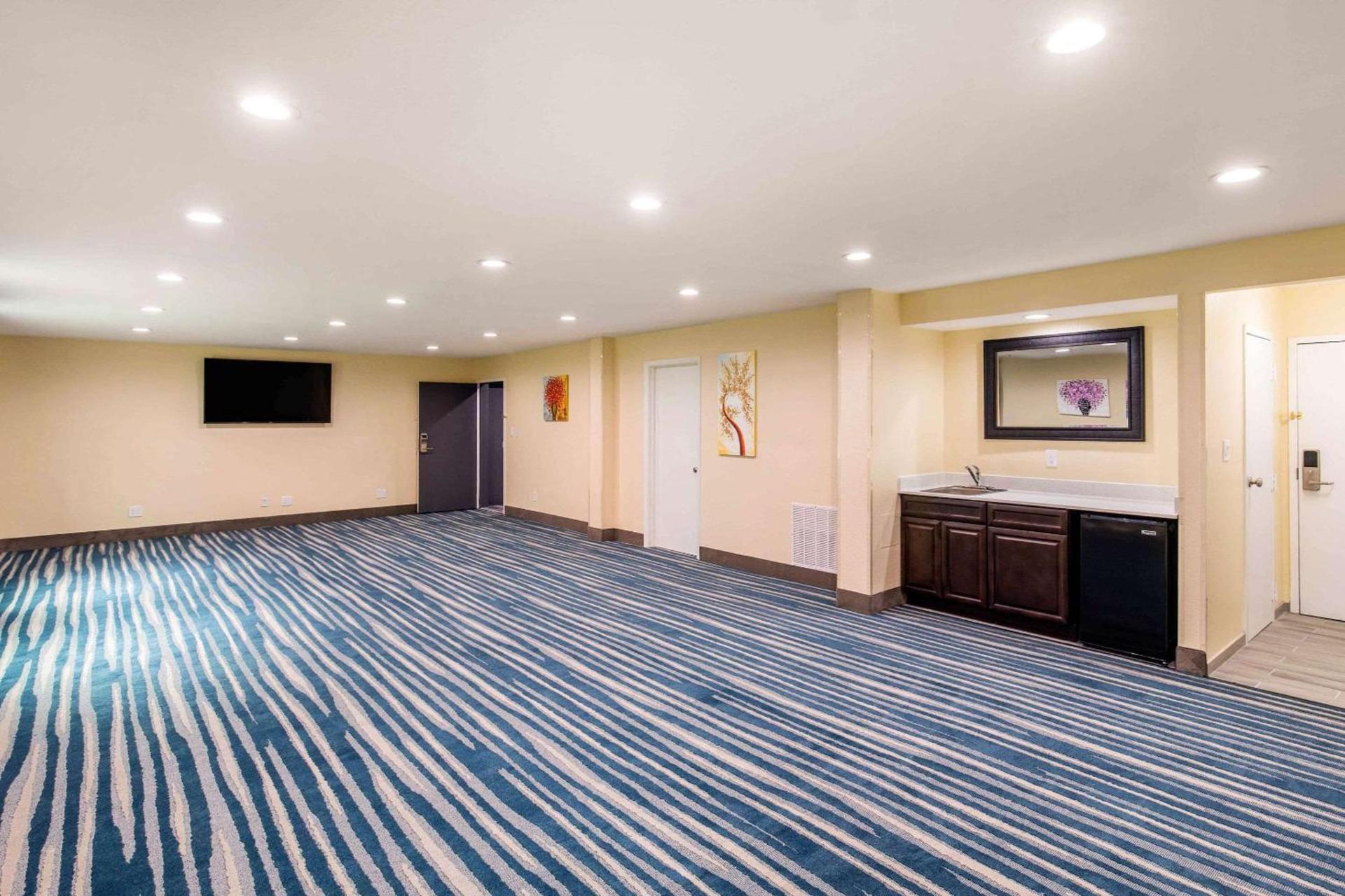 Quality Inn & Suites Plano East - Richardson photo 43