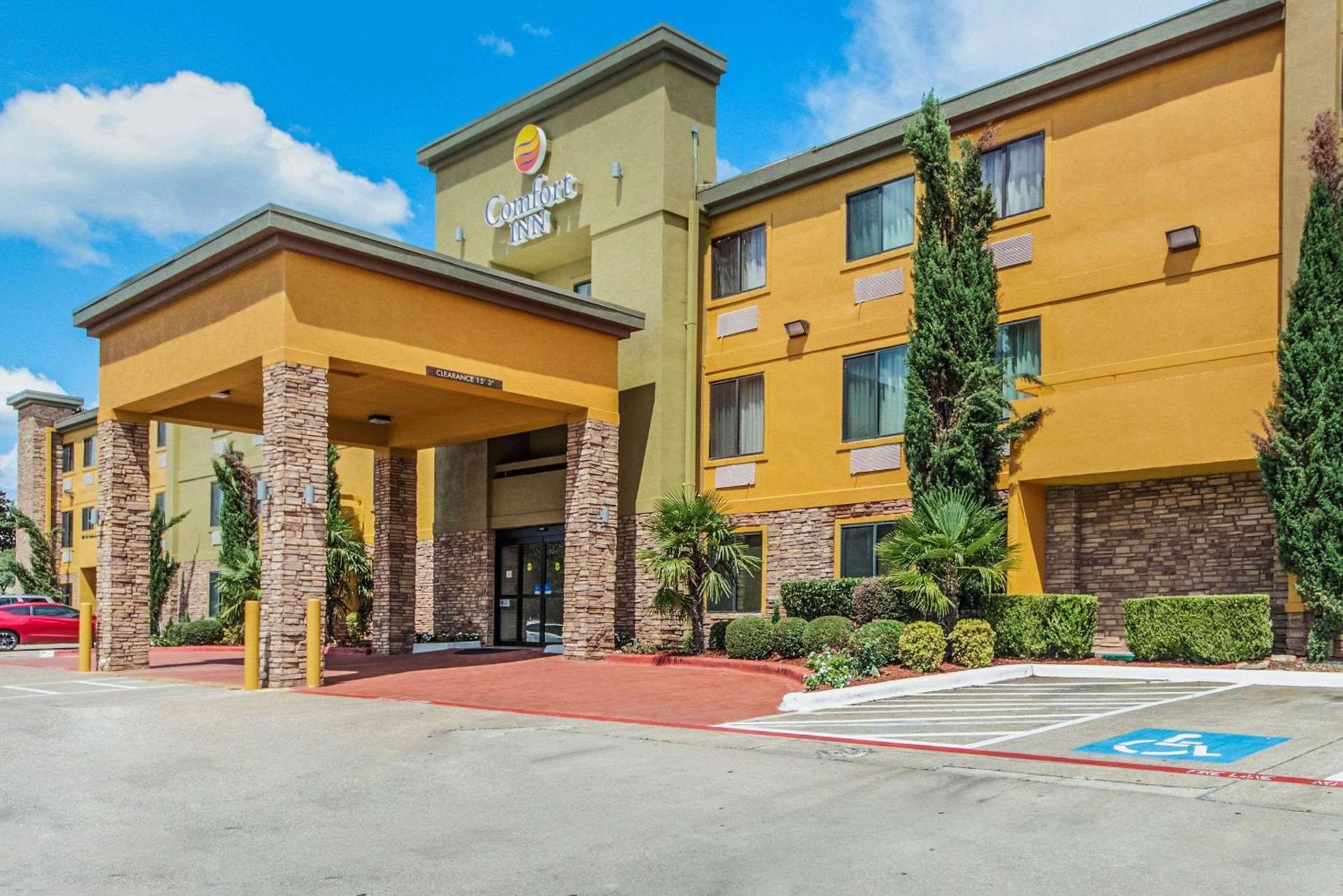 Comfort Inn Dallas Park Central photo 1