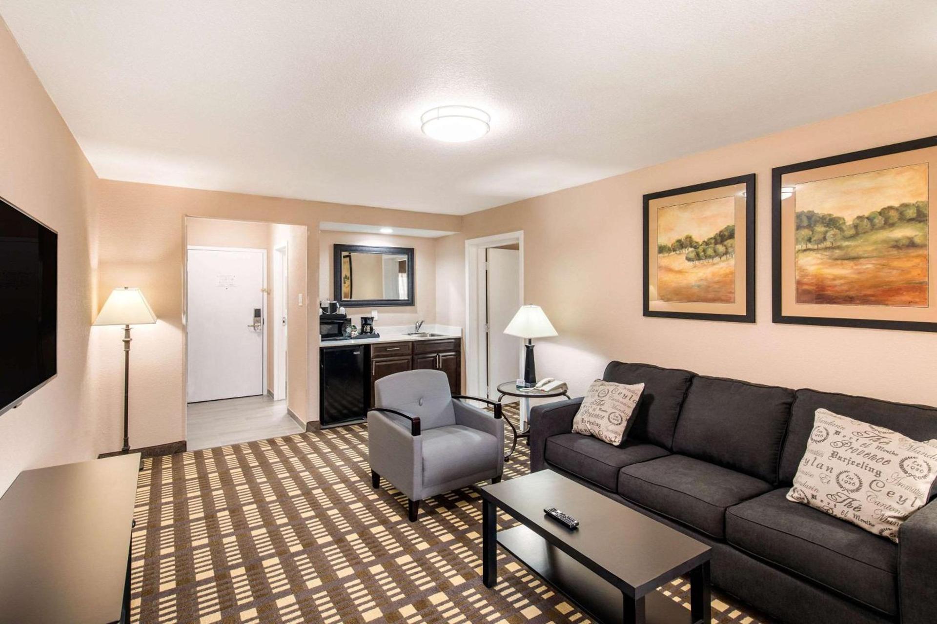Quality Inn & Suites Plano East - Richardson photo 48