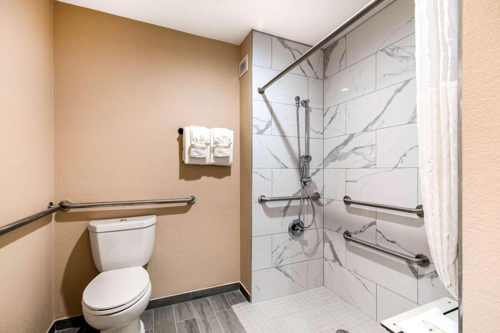 Quality Inn & Suites Plano East - Richardson photo 7