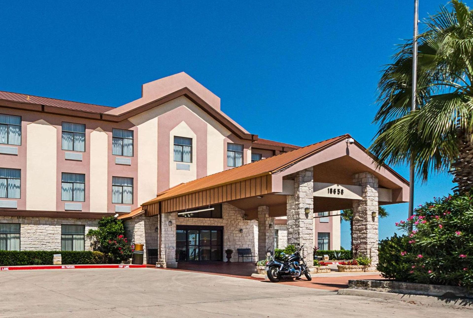 Quality Inn & Suites Buda — hotel in Buda