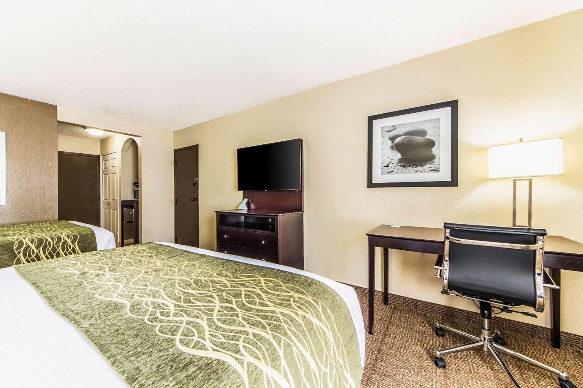 Comfort Inn Dallas Park Central photo 14