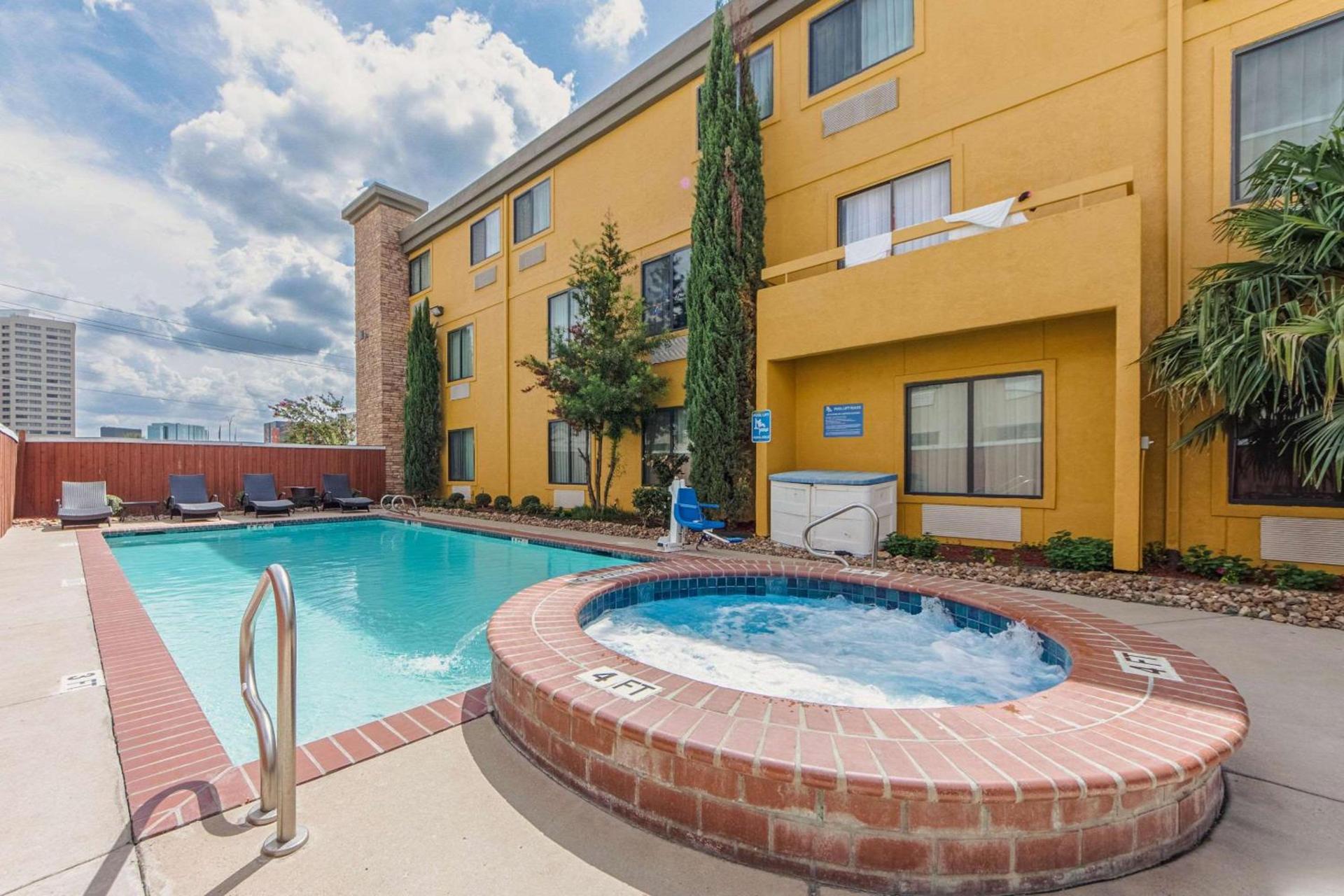 Comfort Inn Dallas Park Central photo 23