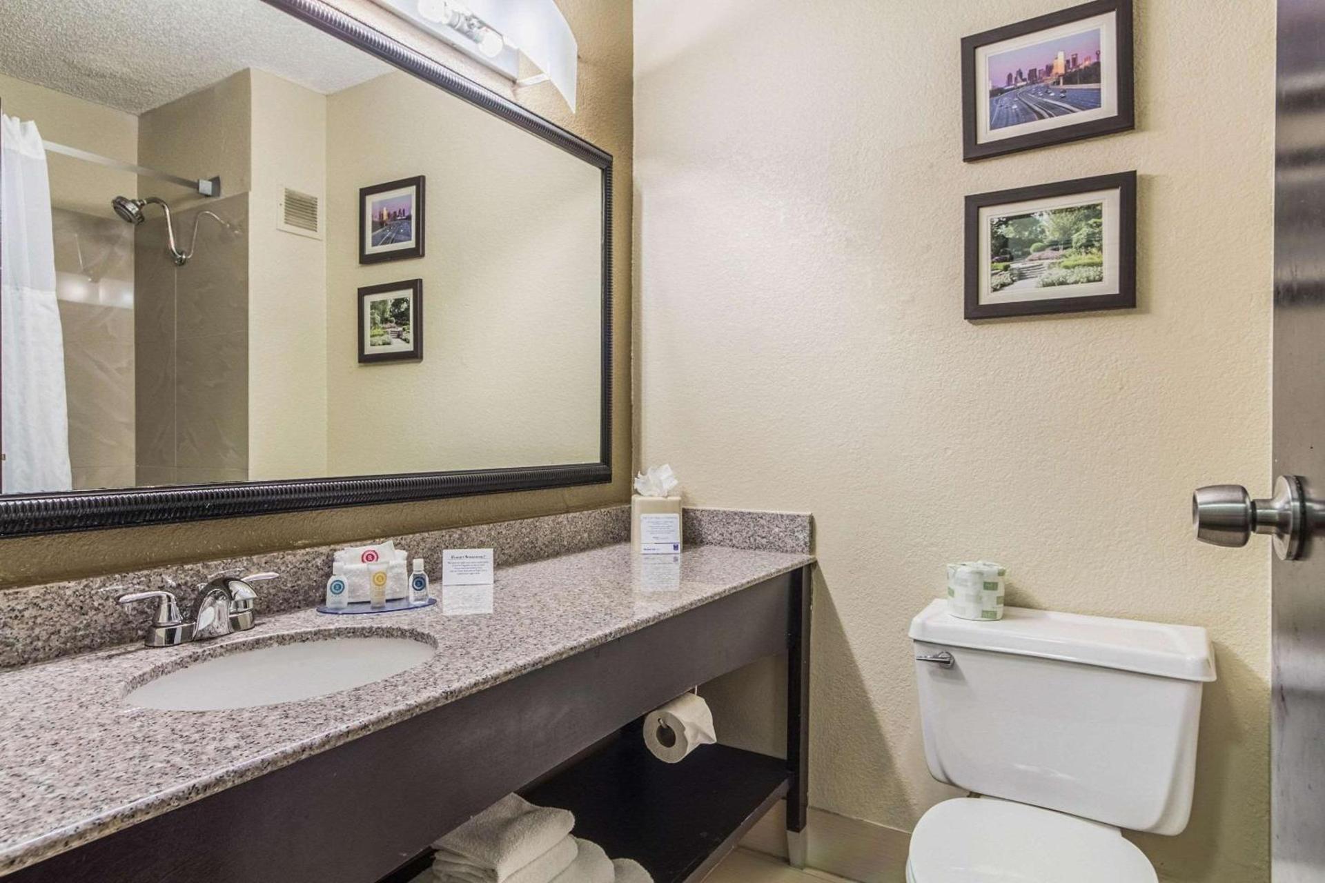 Comfort Inn Dallas Park Central photo 22