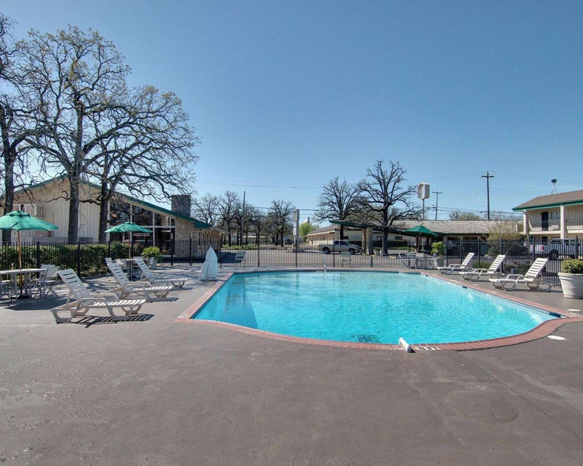 Days Inn by Wyndham Gatesville photo 4