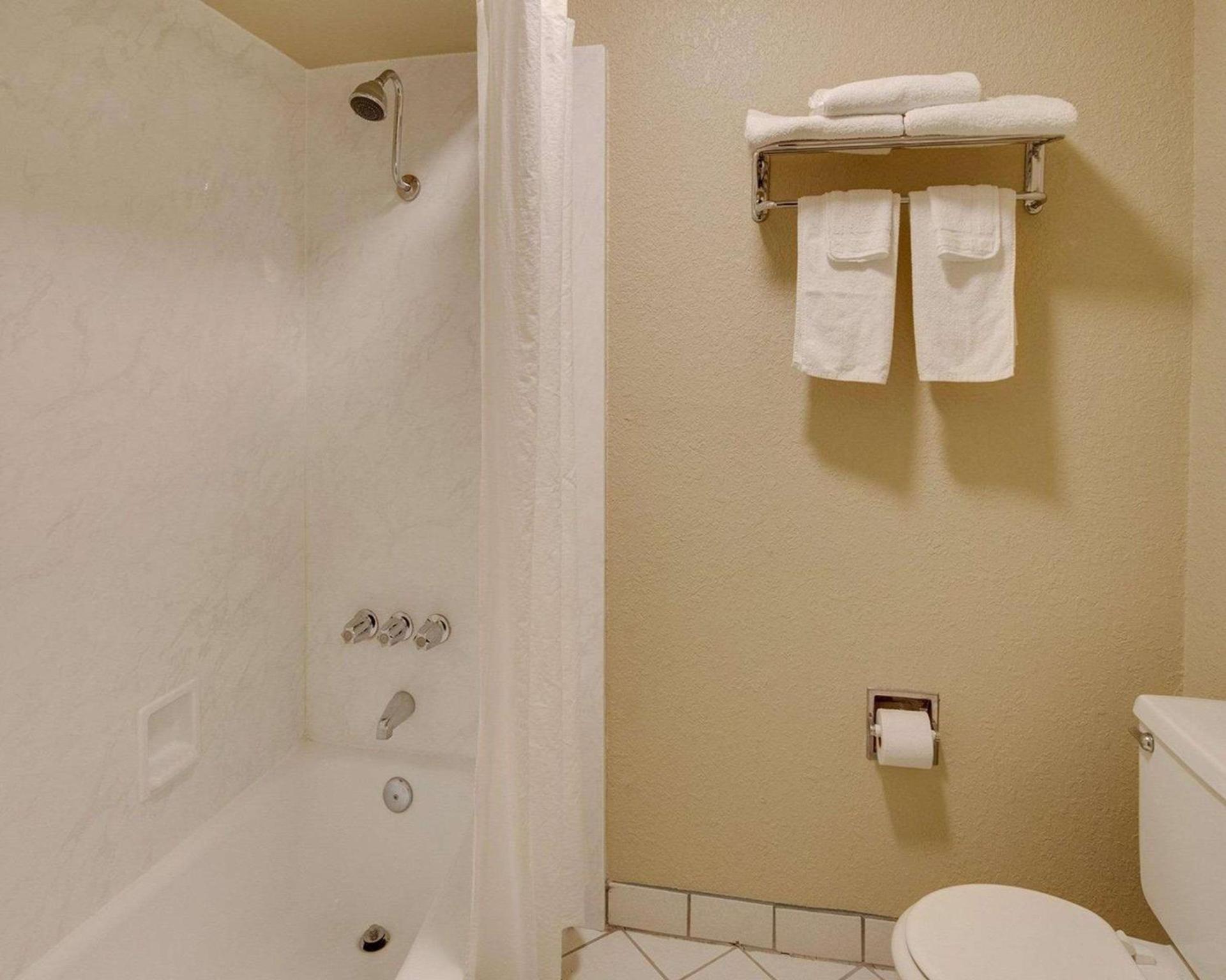 Days Inn by Wyndham Gatesville photo 25